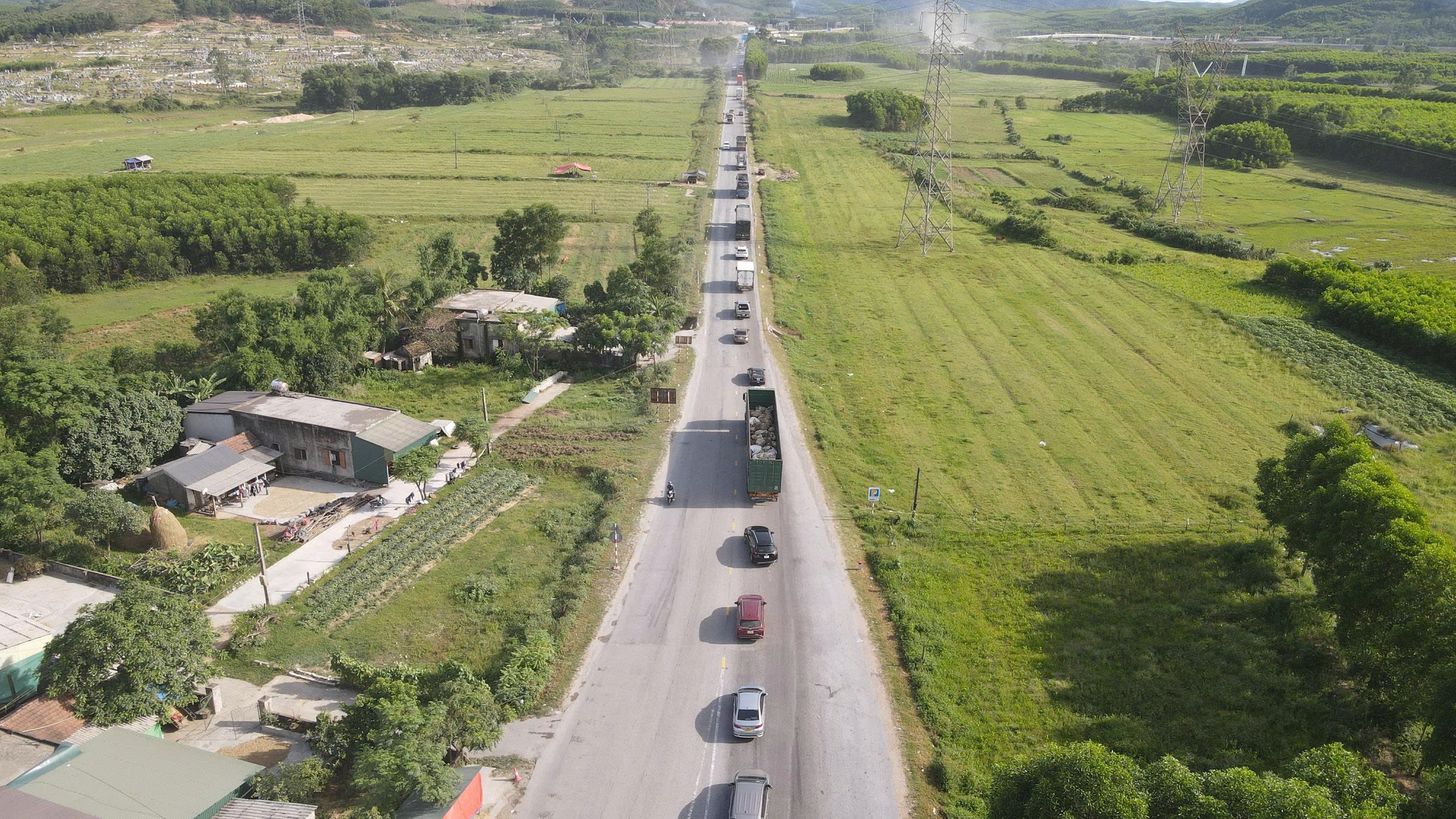 Gấp r&uacute;t n&acirc;ng cấp QL12C kết nối cao tốc H&agrave;m Nghi - Vũng &Aacute;ng, ho&agrave;n th&agrave;nh trong th&aacute;ng 10- Ảnh 1.