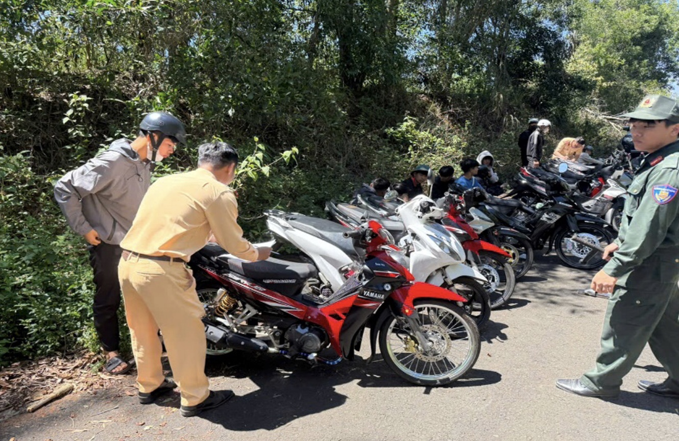 Đắk N&ocirc;ng ngăn chặn th&agrave;nh c&ocirc;ng nạn đua xe tr&aacute;i ph&eacute;p- Ảnh 2.