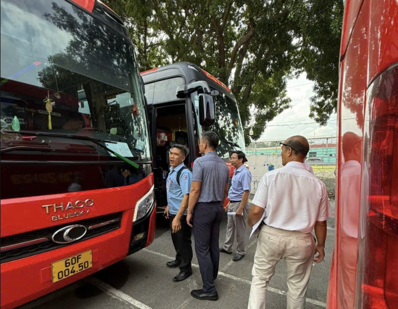 Ngày đầu sáp nhập, Đồng Nai bố trí 5 xe đón hơn 200 cán bộ từ Bình Phước- Ảnh 2. Ngày đầu sáp nhập, Đồng Nai bố trí 5 xe đón hơn 200 cán bộ từ Bình Phước- Ảnh 2.