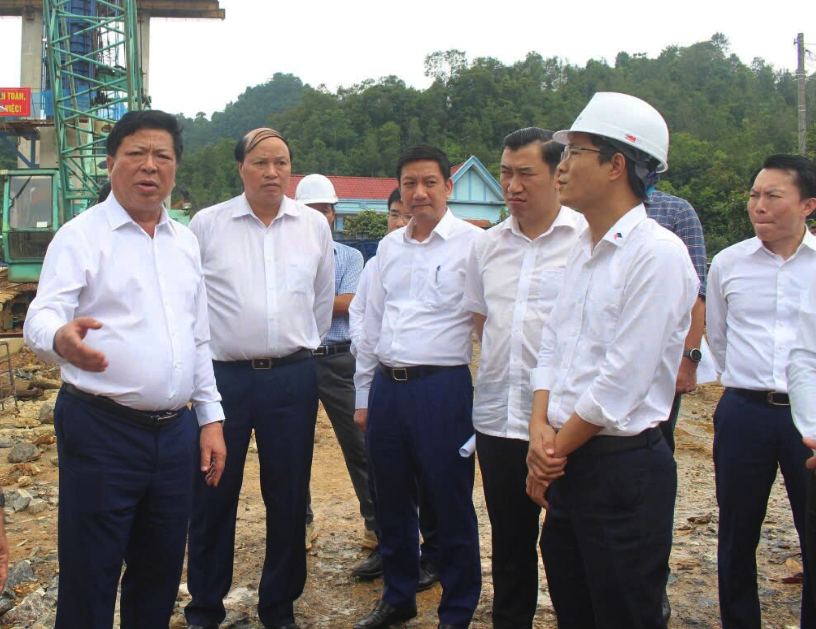 Minister Tran Hong Minh: Dong Dang – Tra Linh Expressway must be completed in 2025- Ảnh 1. Minister Tran Hong Minh: Dong Dang – Tra Linh Expressway must be completed in 2025- Ảnh 1.