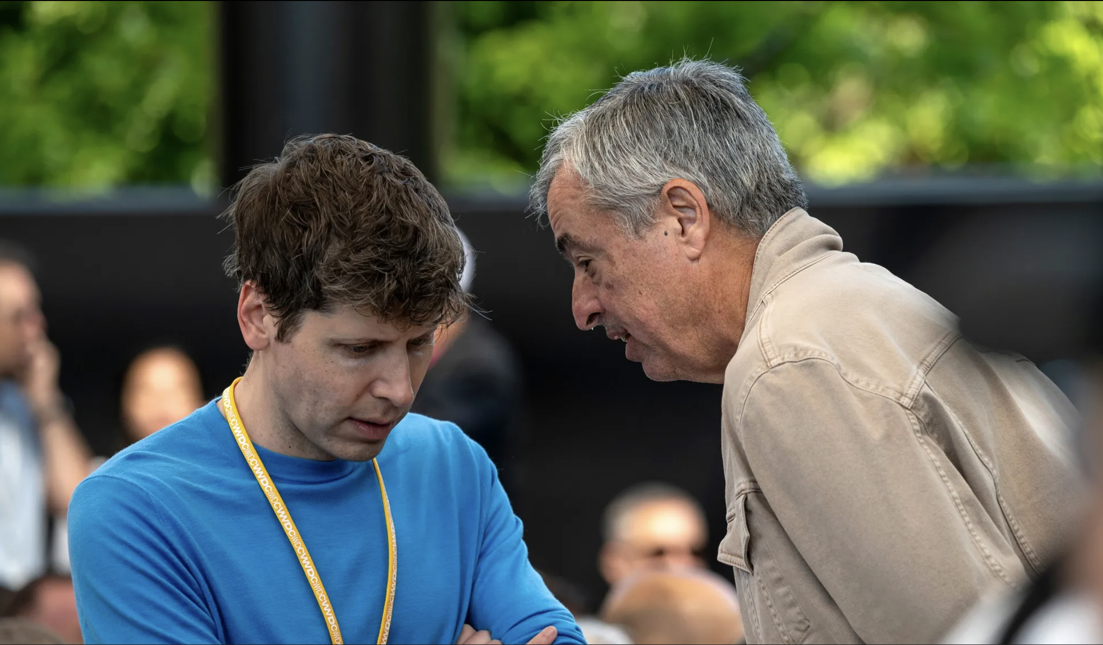 Apple c&acirc;n nhắc sử dụng c&ocirc;ng nghệ AI từ Anthropic hoặc OpenAI- Ảnh 3.