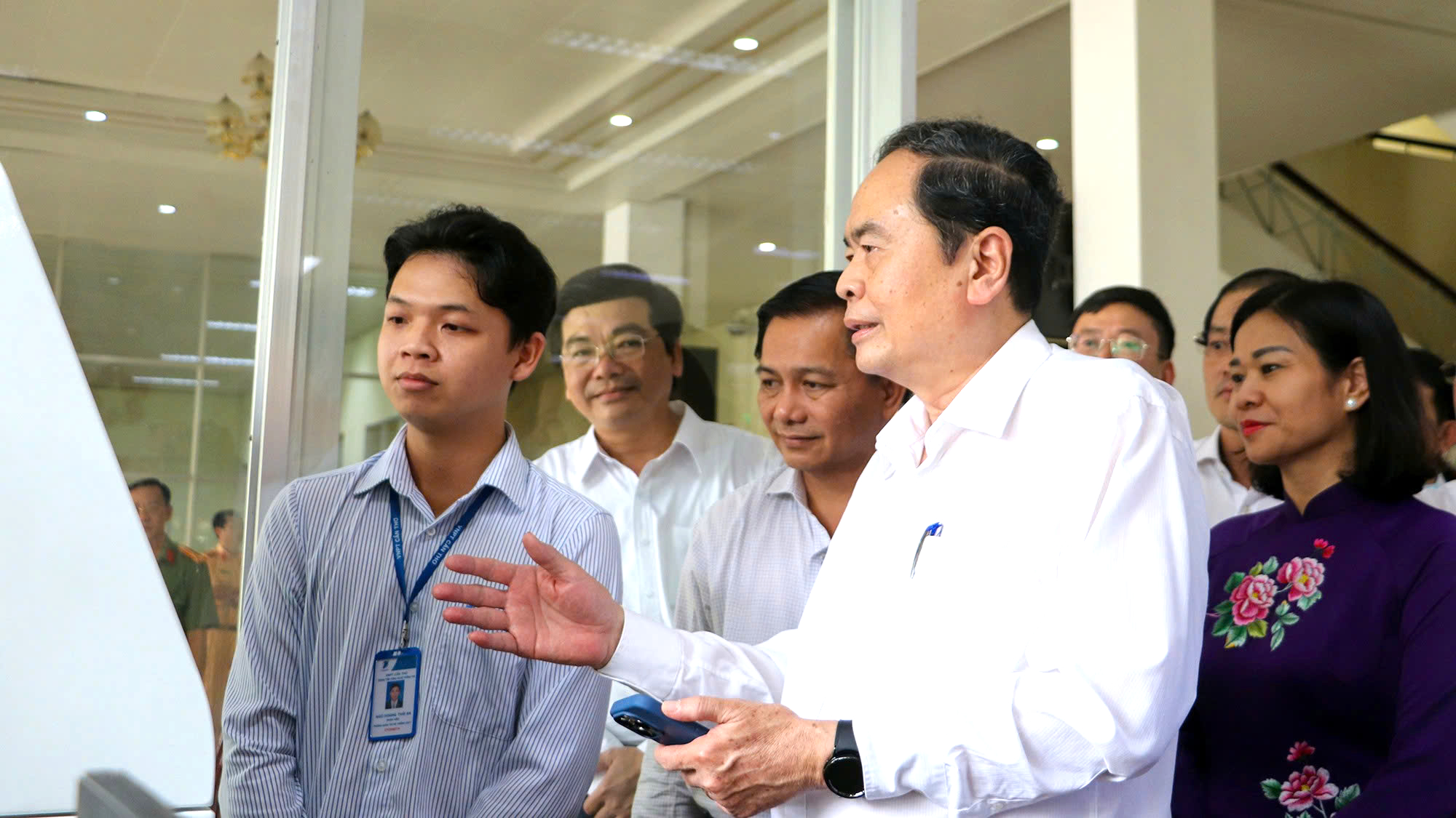 Chủ tịch Quốc hội kiểm tra hạ tầng vận h&agrave;nh ch&iacute;nh quyền 2 cấp TP Cần Thơ- Ảnh 1.