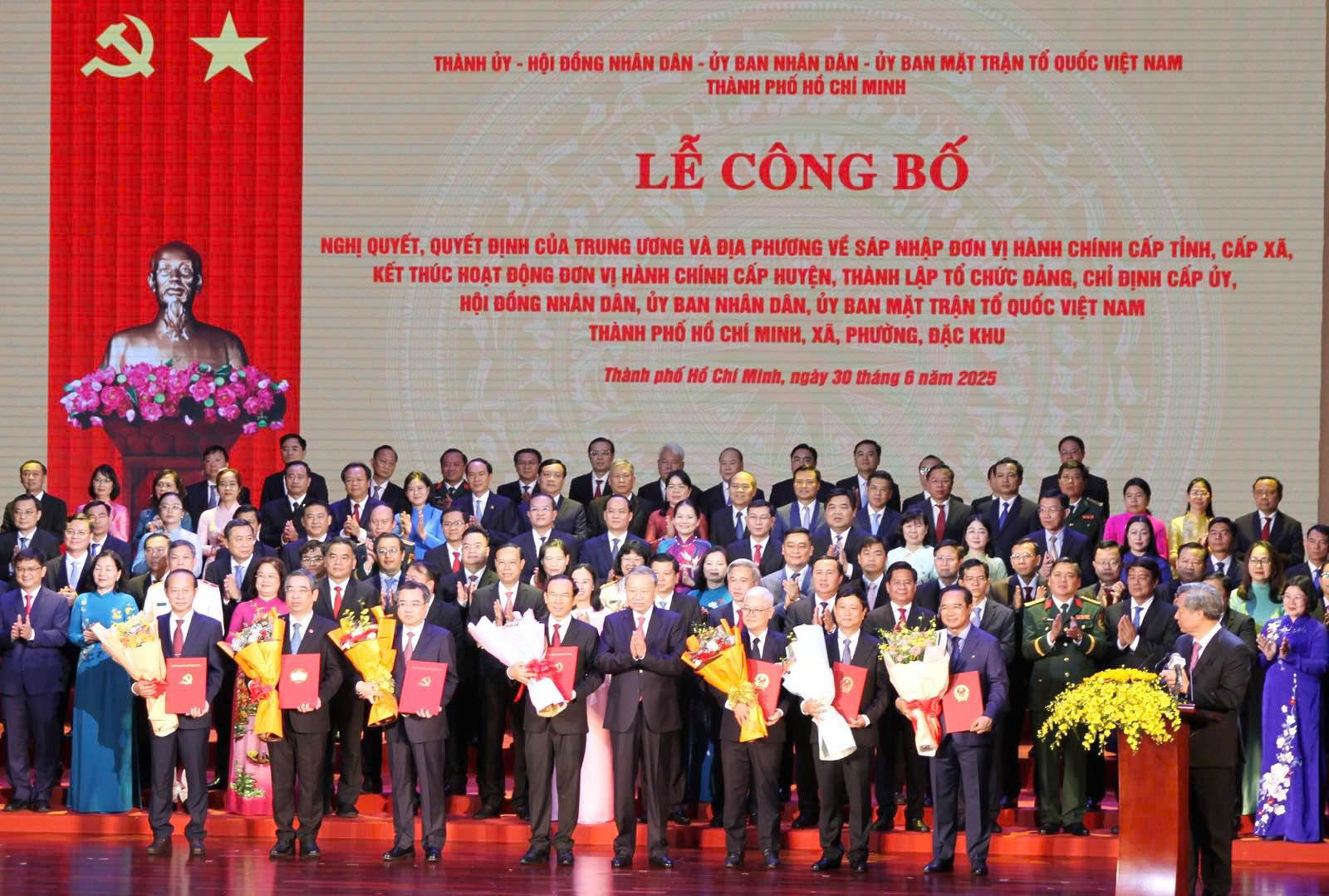 C&ocirc;ng bố nh&acirc;n sự l&atilde;nh đạo chủ chốt của 34 tỉnh, th&agrave;nh sau s&aacute;p nhập- Ảnh 1.