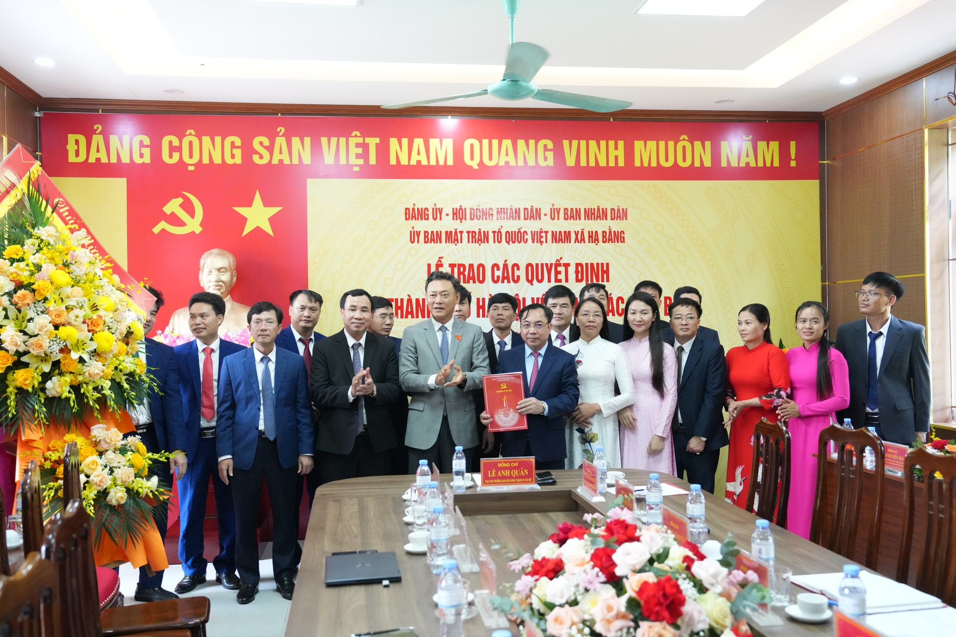 Dấu ấn lịch sử ngày 30/6: Các phường, xã ở Thủ đô đồng loạt ra mắt bộ máy hành chính mới- Ảnh 11. Dấu ấn lịch sử ngày 30/6: Các phường, xã ở Thủ đô đồng loạt ra mắt bộ máy hành chính mới- Ảnh 11.