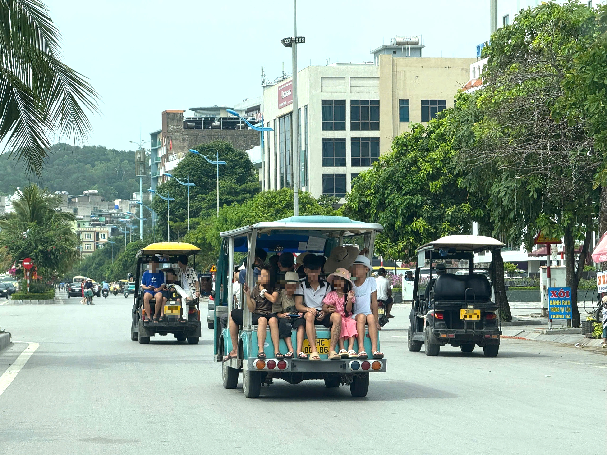 Sầm Sơn cắm biển 30km/h, xe điện hoạt động bình thường từ 1/7- Ảnh 2. Sầm Sơn cắm biển 30km/h, xe điện hoạt động bình thường từ 1/7- Ảnh 2.