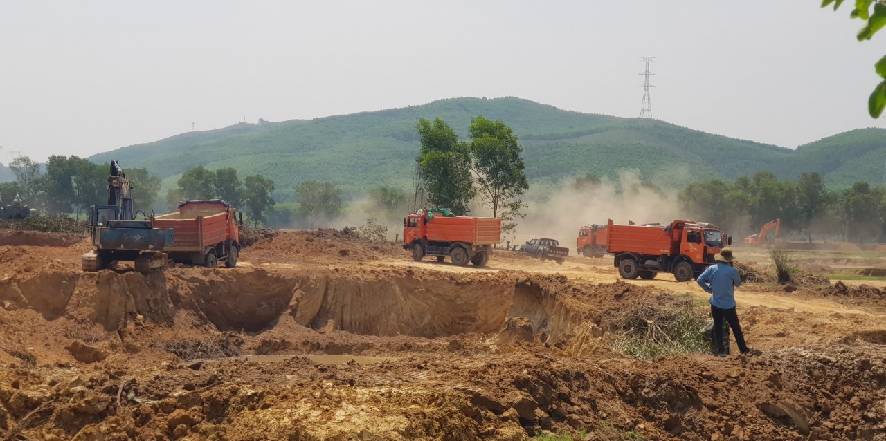 Huế chuẩn bị nguồn đất đắp nền cho dự &aacute;n mở rộng cao tốc Cam Lộ - La Sơn thế n&agrave;o?- Ảnh 1.