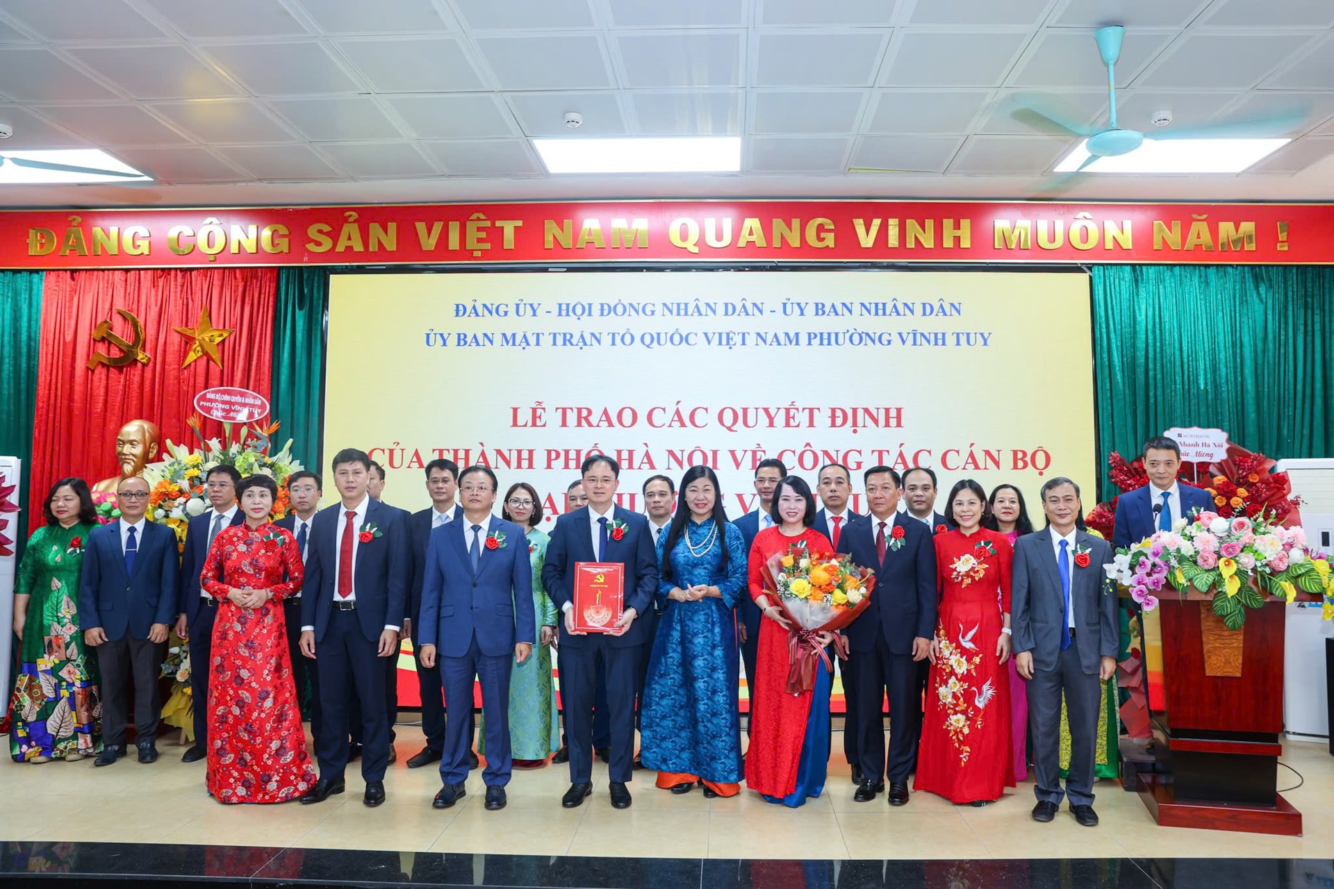 Dấu ấn lịch sử ngày 30/6: Các phường, xã ở Thủ đô đồng loạt ra mắt bộ máy hành chính mới- Ảnh 6. Dấu ấn lịch sử ngày 30/6: Các phường, xã ở Thủ đô đồng loạt ra mắt bộ máy hành chính mới- Ảnh 6.