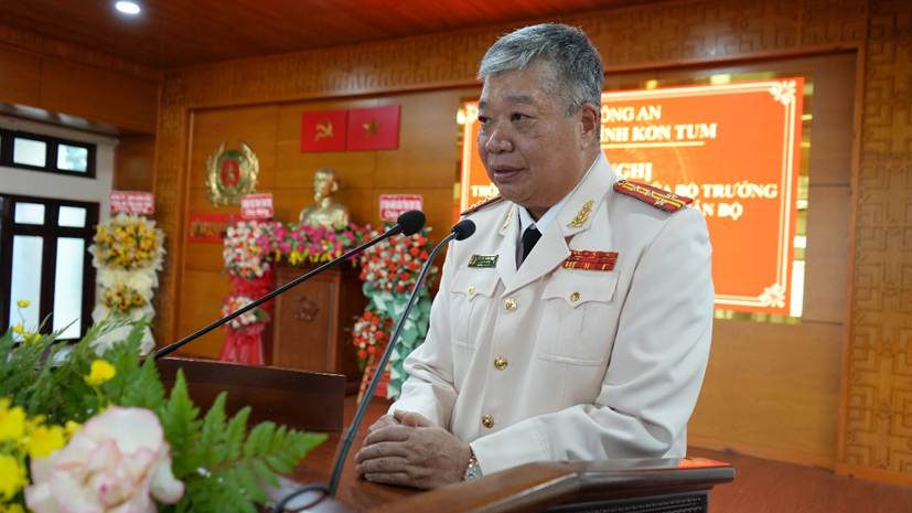 Gi&aacute;m đốc C&ocirc;ng an tỉnh Kon Tum nghỉ hưu trước tuổi theo nguyện vọng c&aacute; nh&acirc;n- Ảnh 1.