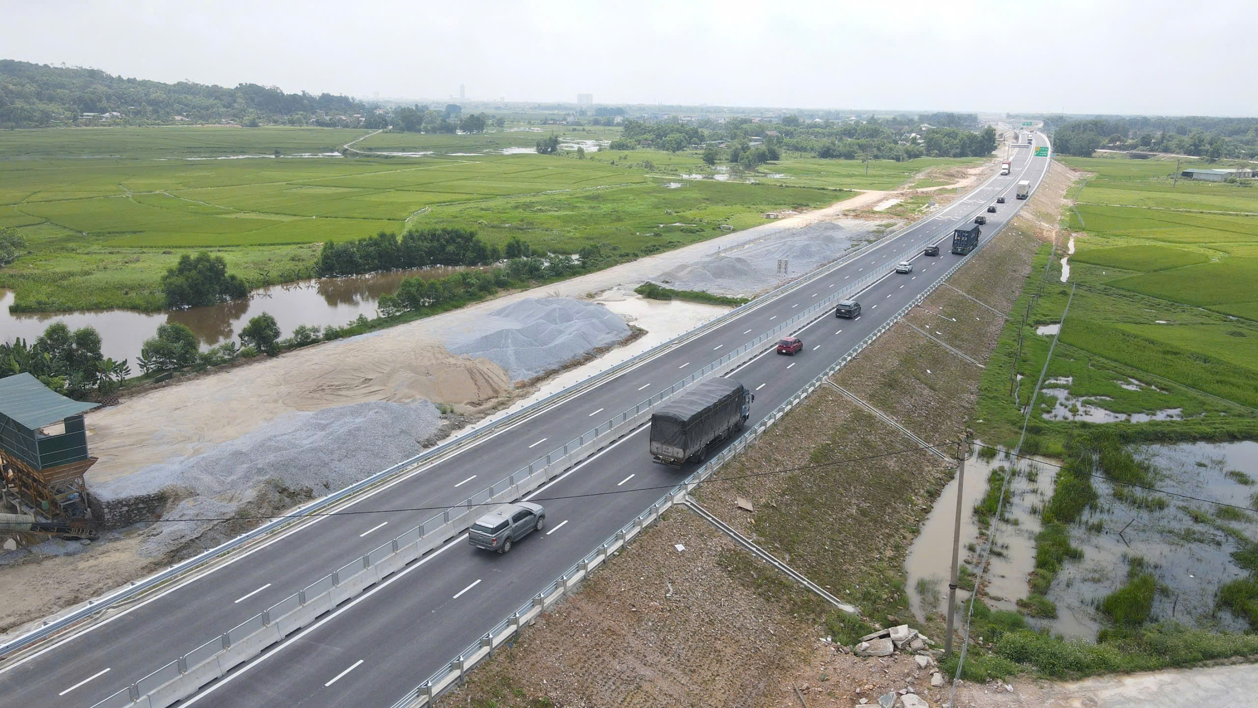 Cao tốc th&ocirc;ng tuyến, quốc lộ 1A qua H&agrave; Tĩnh giảm tai nạn giao th&ocirc;ng- Ảnh 1.