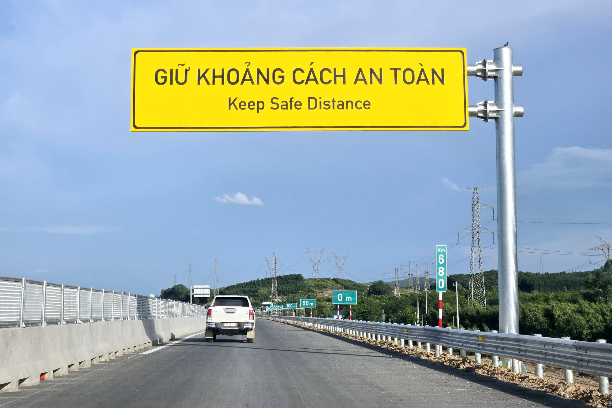 Cao tốc Vạn Ninh - Cam Lộ dự kiến thông xe 30/6, vượt tiến độ 4 tháng- Ảnh 12. Cao tốc Vạn Ninh - Cam Lộ dự kiến thông xe 30/6, vượt tiến độ 4 tháng- Ảnh 12.