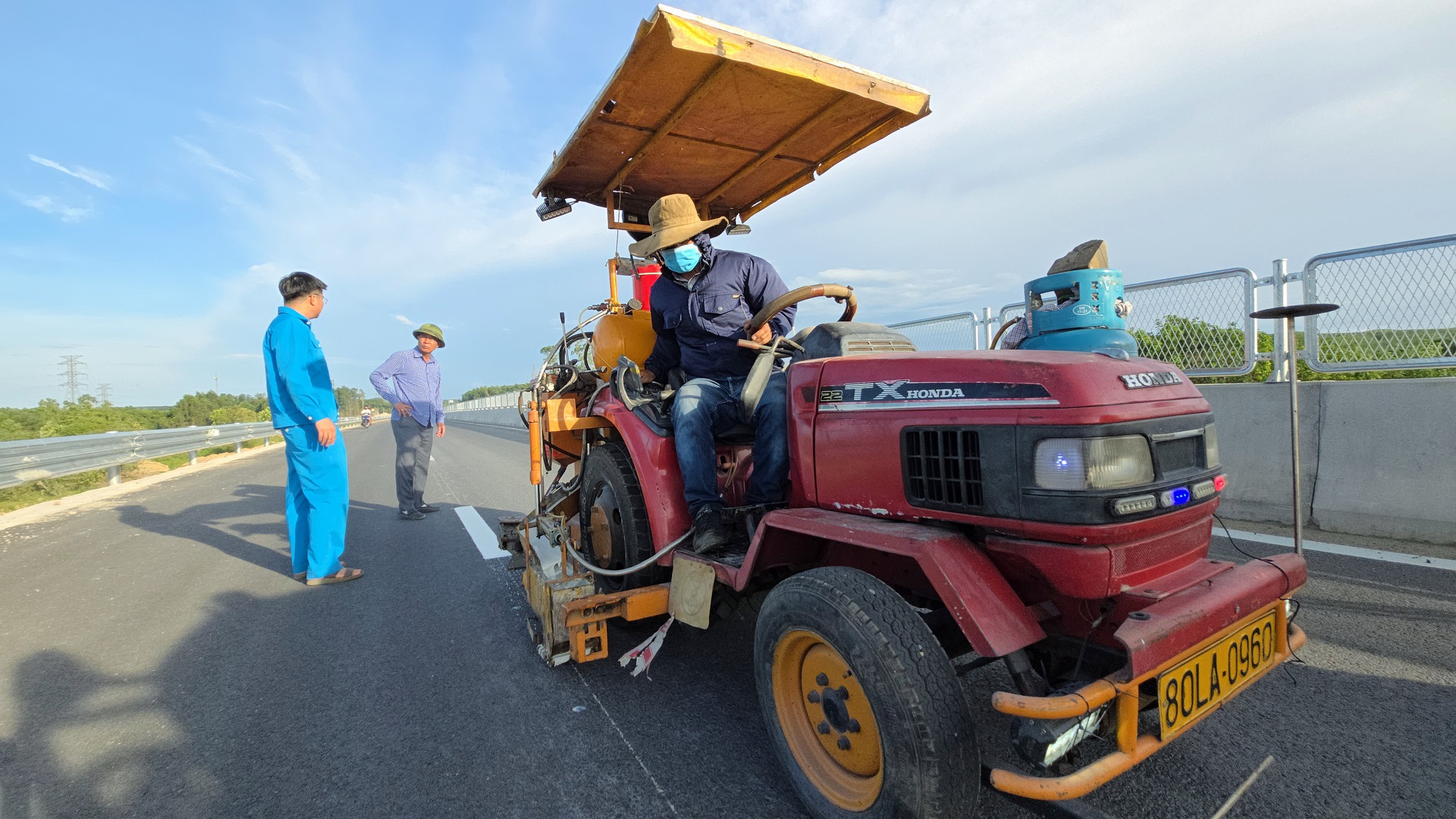 Cao tốc Vạn Ninh - Cam Lộ dự kiến thông xe 30/6, vượt tiến độ 4 tháng- Ảnh 3. Cao tốc Vạn Ninh - Cam Lộ dự kiến thông xe 30/6, vượt tiến độ 4 tháng- Ảnh 3.