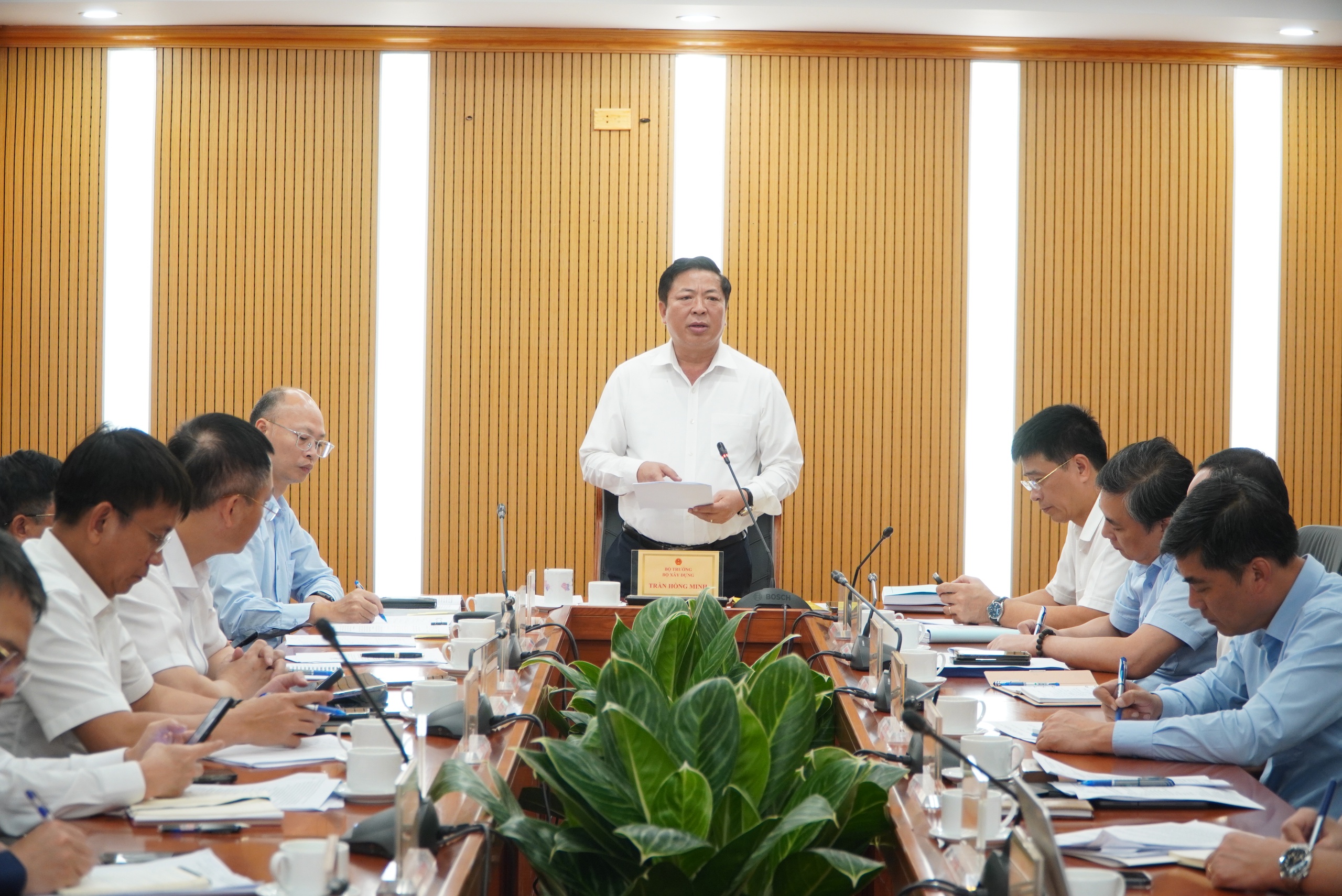 Bộ trưởng Trần Hồng Minh: Khẩn trương r&agrave; so&aacute;t, ban h&agrave;nh Hệ thống ti&ecirc;u chuẩn, định mức- Ảnh 1.