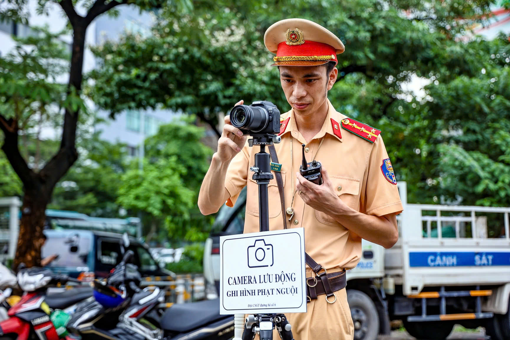 Nhận mức phạt "bằng cả th&aacute;ng lương", t&agrave;i xế xe &ocirc;m c&ocirc;ng nghệ trần t&igrave;nh đủ l&yacute; do- Ảnh 2.