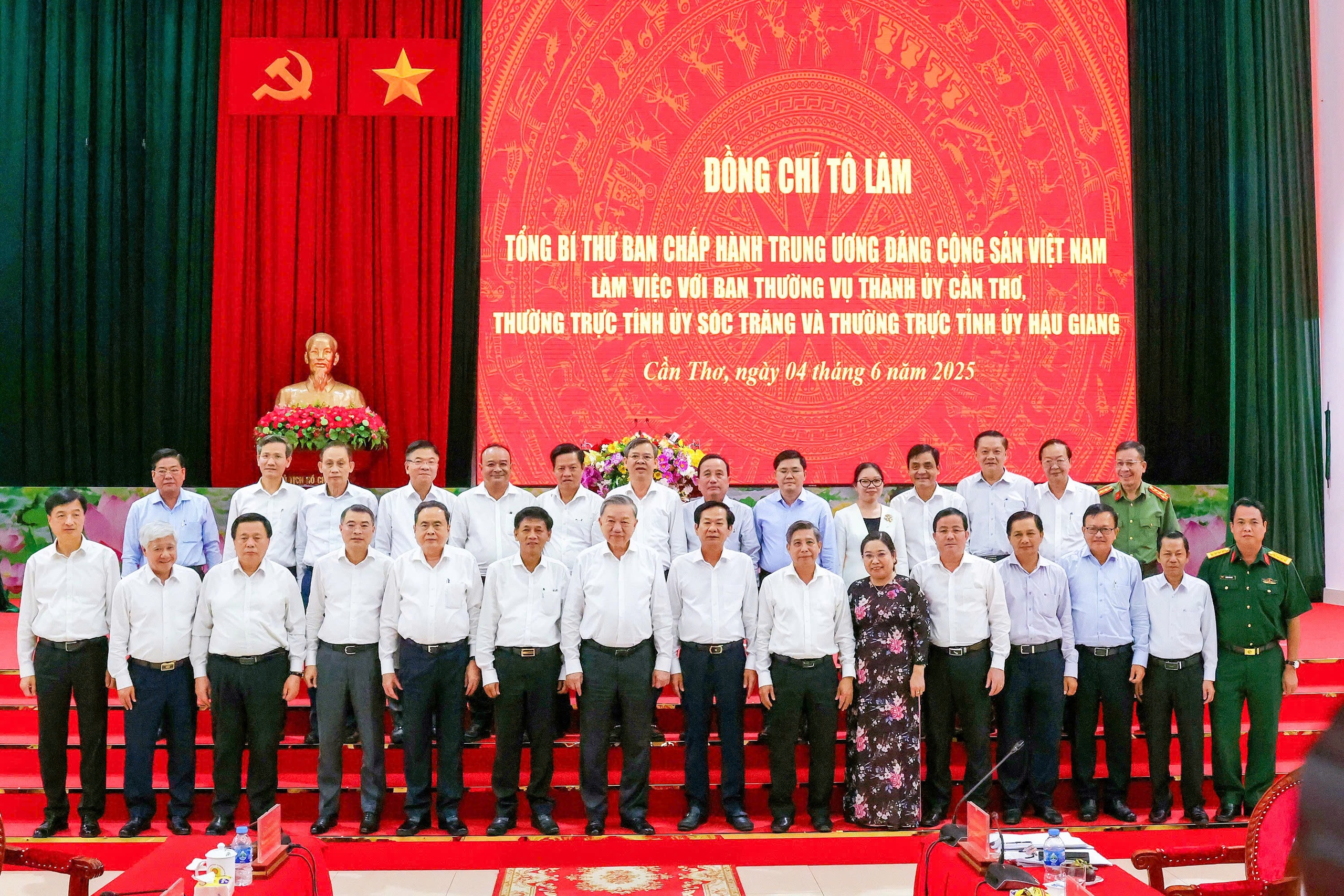 Tổng B&iacute; thư T&ocirc; L&acirc;m: Cần Thơ sau hợp nhất phải chuyển m&igrave;nh th&agrave;nh trung t&acirc;m kinh tế tri thức- Ảnh 2.