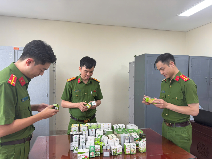 Thanh H&oacute;a: Thu giữ h&agrave;ng chục ngh&igrave;n hộp thực phẩm chức năng- Ảnh 1.