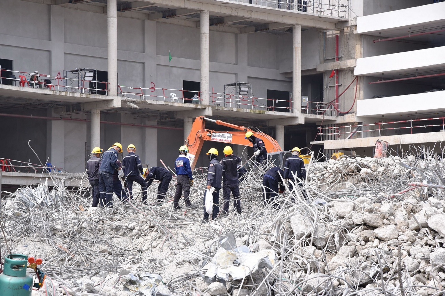 Vụ sập t&ograve;a nh&agrave; 30 tầng ở Bangkok: Điều tra 70 quan chức nghi sai phạm đấu thầu- Ảnh 1.