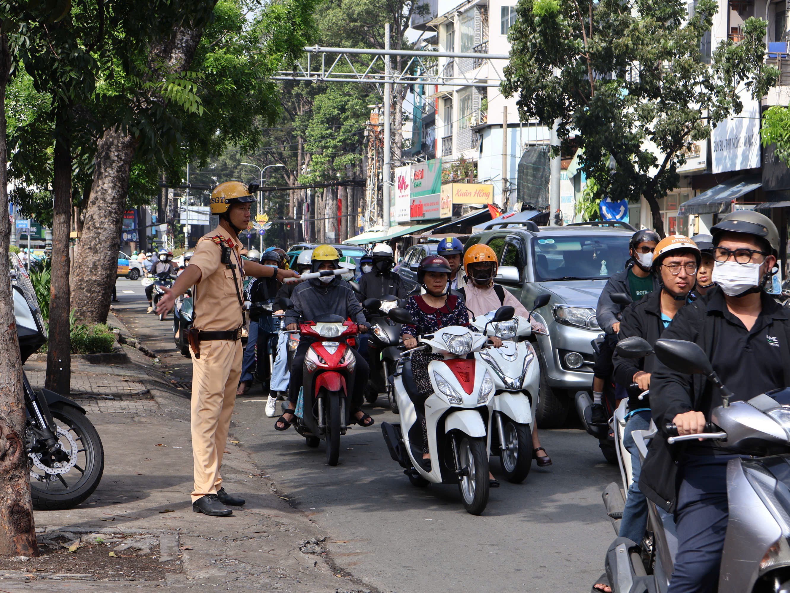 C&ocirc;ng an TP.HCM bố tr&iacute; 1.000 c&aacute;n bộ chiến sỹ đảm bảo an ninh, xử l&yacute; gian lận kỳ thi lớp 10- Ảnh 1.