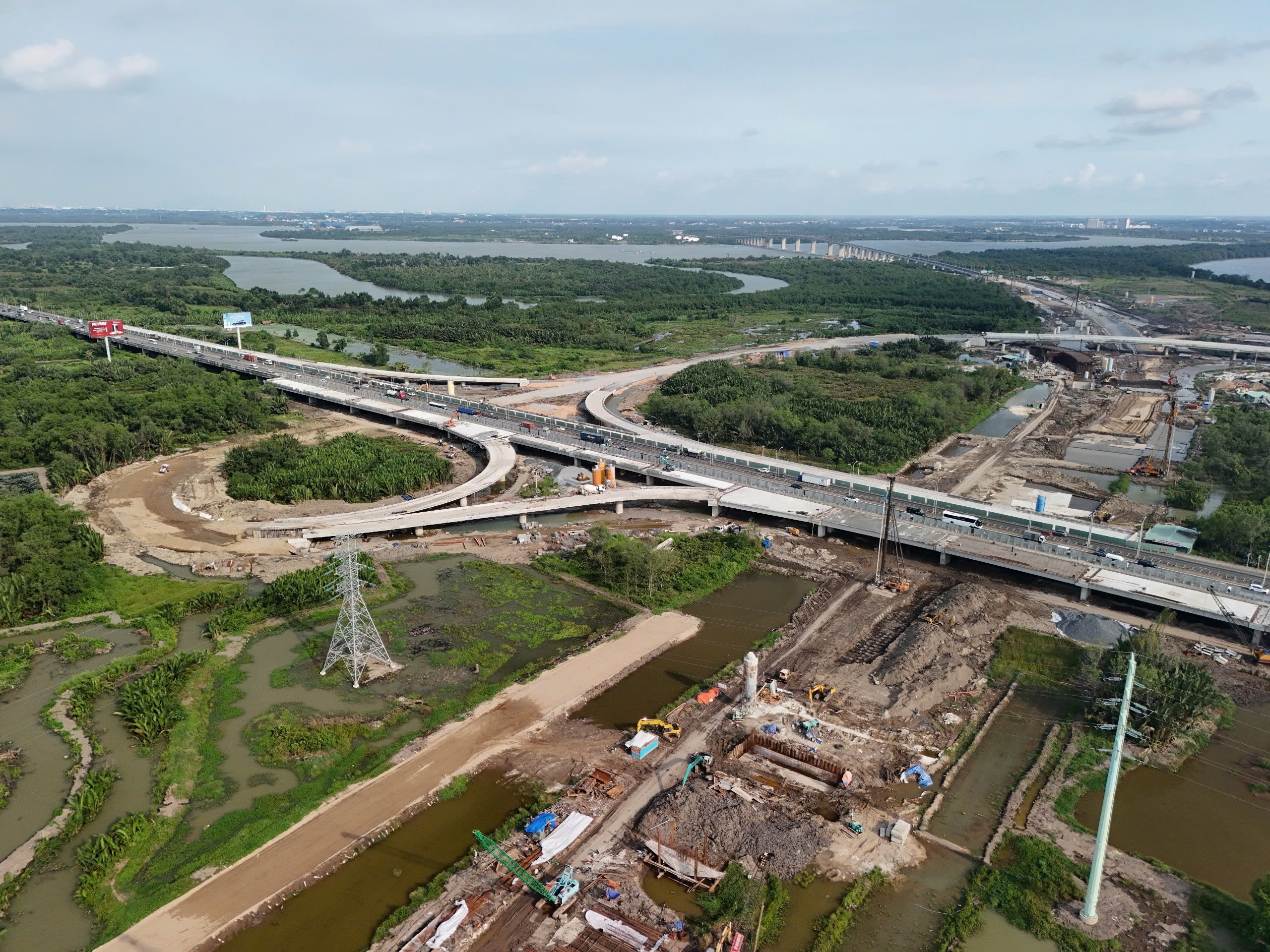 Vành đai 3 TP.HCM nhánh Đông chạy nước rút để kịp về đích cuối năm 2025- Ảnh 1. Vành đai 3 TP.HCM nhánh Đông chạy nước rút để kịp về đích cuối năm 2025- Ảnh 1.