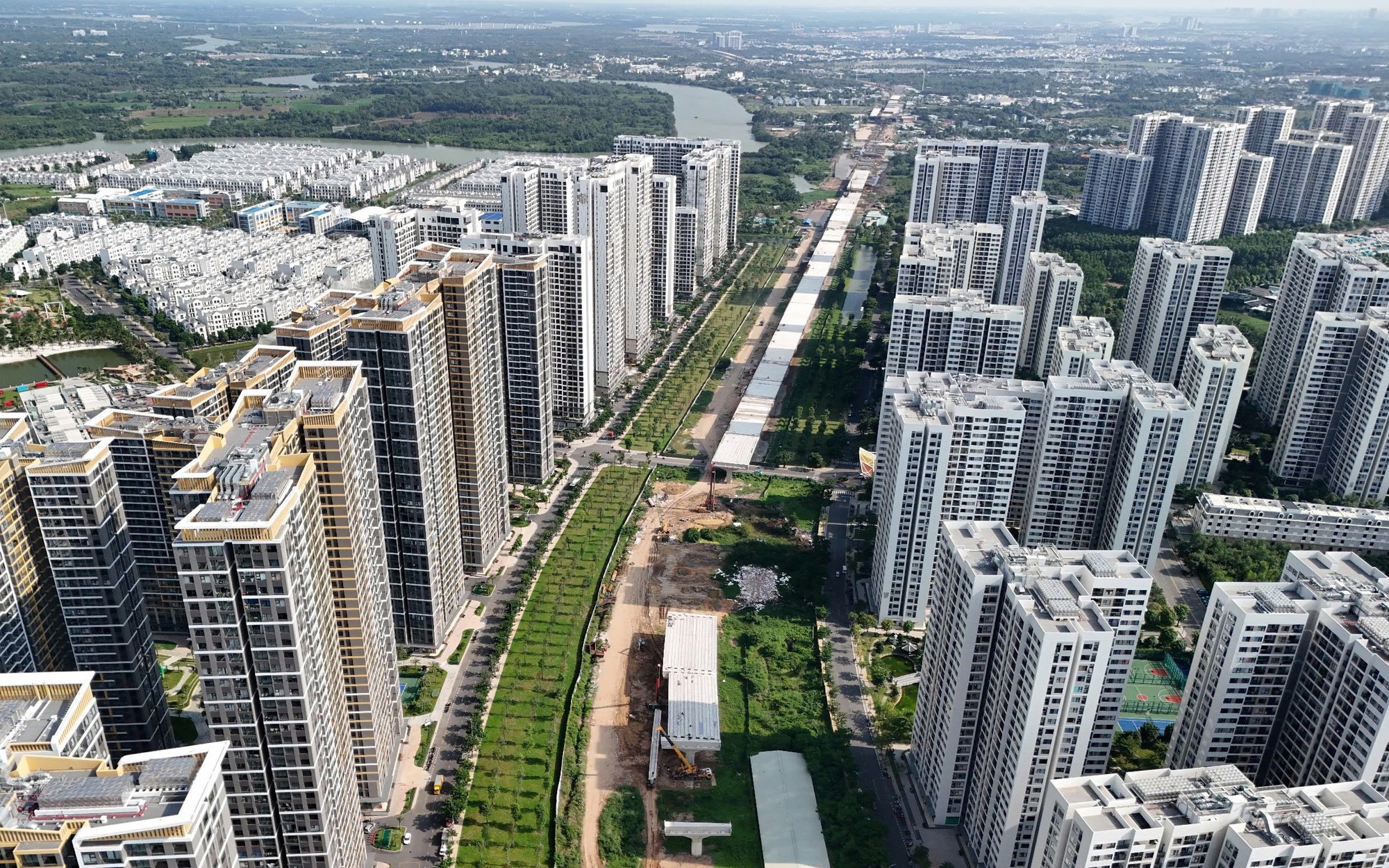 Phó Thủ tướng kiểm tra, đốc thúc tiến độ dự án Vành đai 3 TP.HCM- Ảnh 5. Vành đai 3 TP.HCM nhánh Đông chạy nước rút để kịp về đích cuối năm 2025