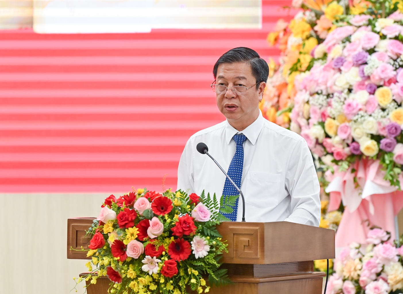 Ra mắt s&aacute;ch "Tinh hoa c&aacute;ch mạng Việt Nam" của nh&agrave; b&aacute;o H&agrave; Đăng- Ảnh 3.