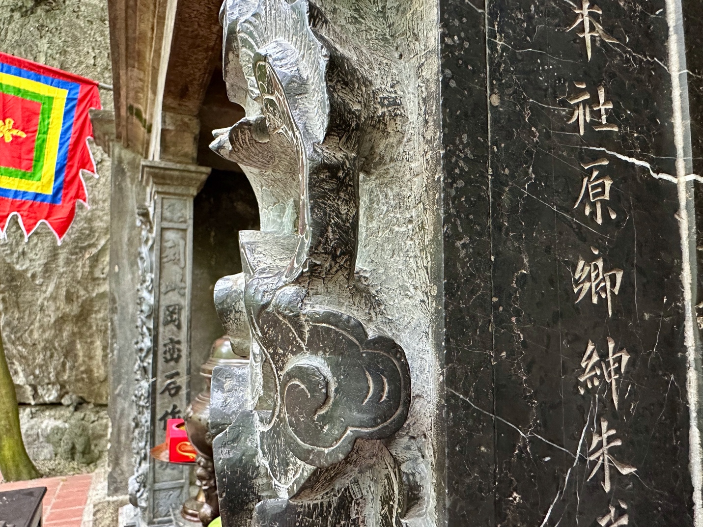 Chi&ecirc;m ngưỡng kiến tr&uacute;c đền Trần 700 năm tuổi giữa n&uacute;i rừng Tr&agrave;ng An- Ảnh 8.