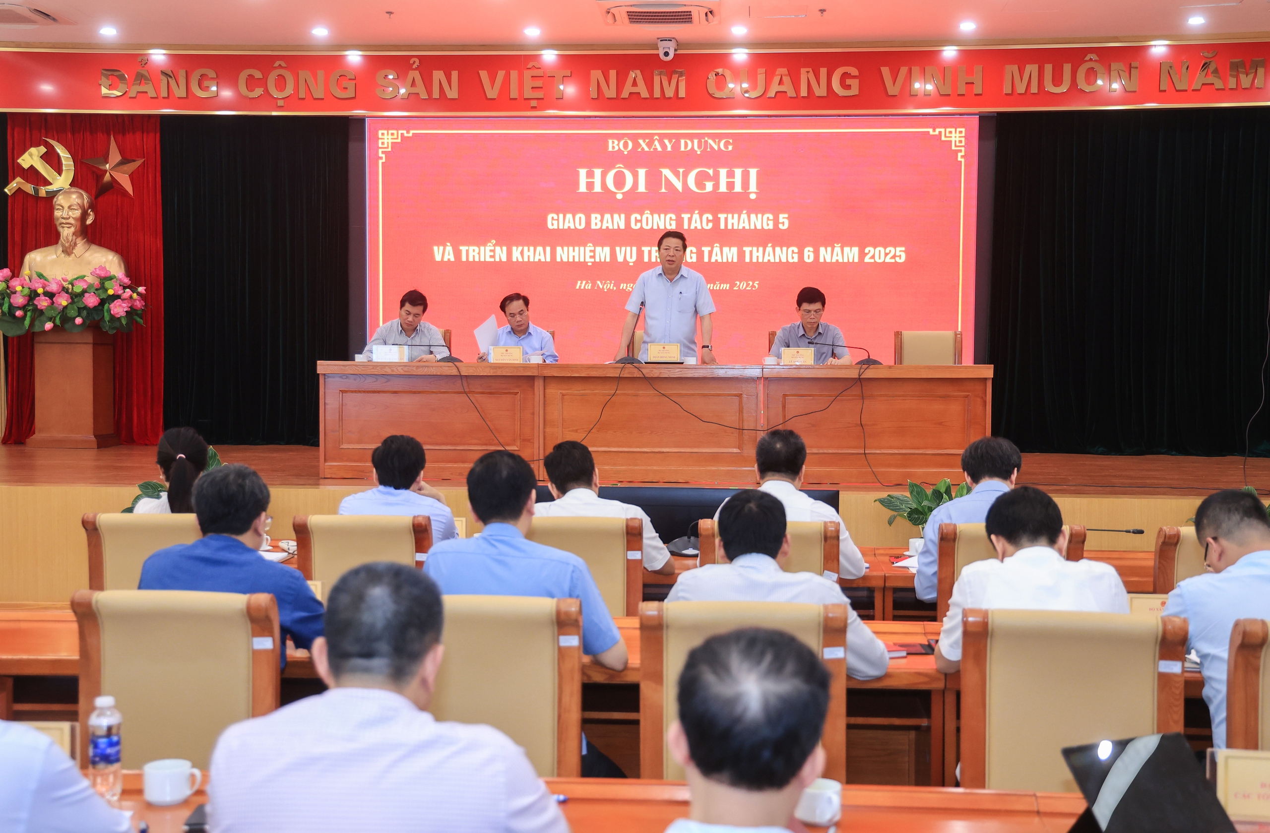 Bộ trưởng Trần Hồng Minh: Đơn giản hóa mạnh mẽ thủ tục hành chính lĩnh vực xây dựng- Ảnh 2. Bộ trưởng Trần Hồng Minh: Đơn giản hóa mạnh mẽ thủ tục hành chính lĩnh vực xây dựng- Ảnh 2.