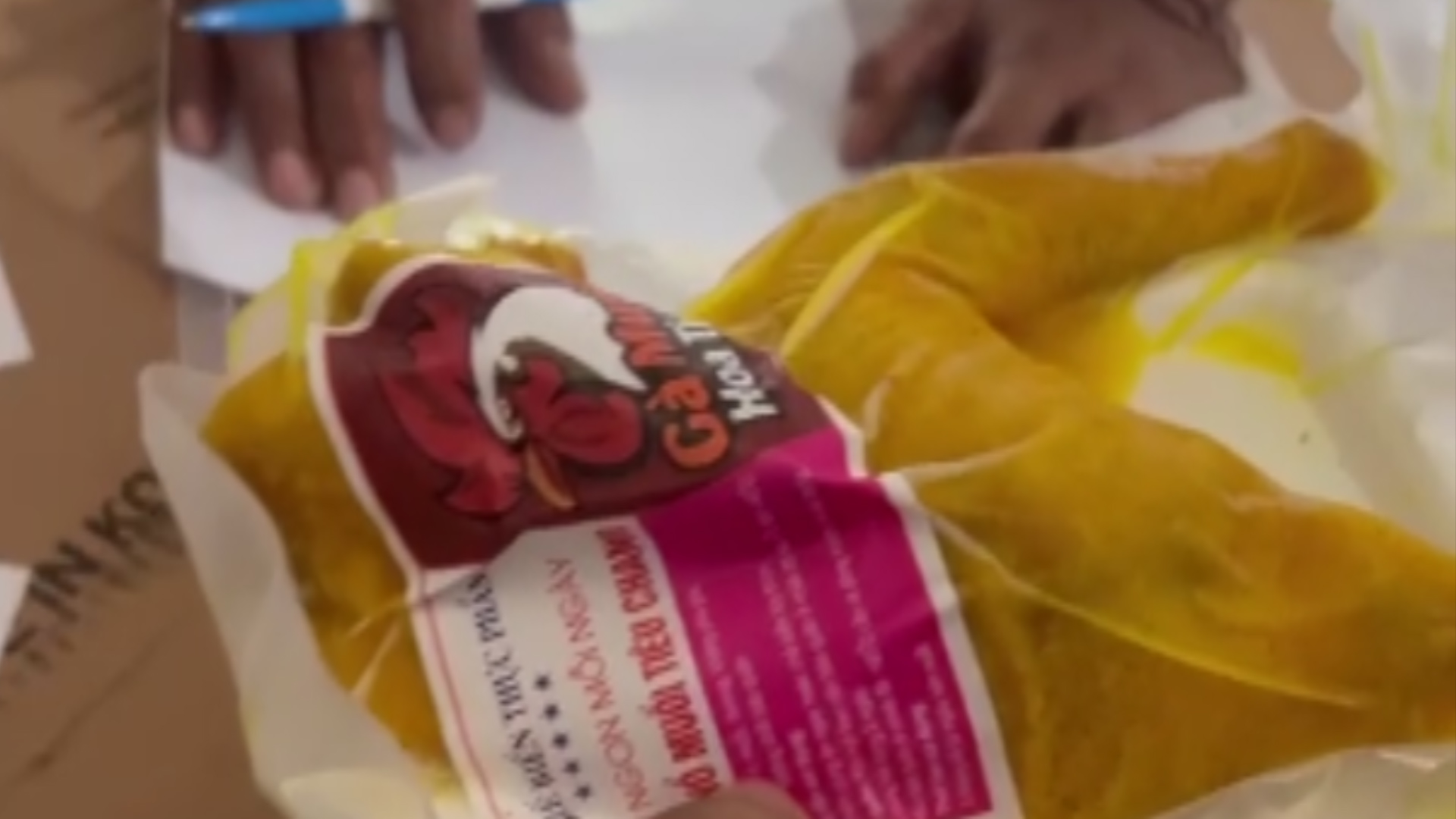 Đồng Nai: Ph&aacute;t hiện 1,2 tấn g&agrave; nguy&ecirc;n con v&agrave; ủ muối kh&ocirc;ng r&otilde; nguồn gốc- Ảnh 1.