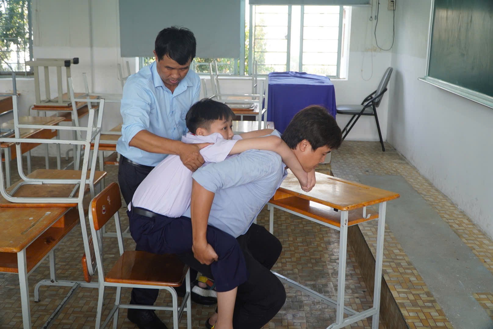 Những th&iacute; sinh đặc biệt trong kỳ thi tuyển sinh lớp 10- Ảnh 4.