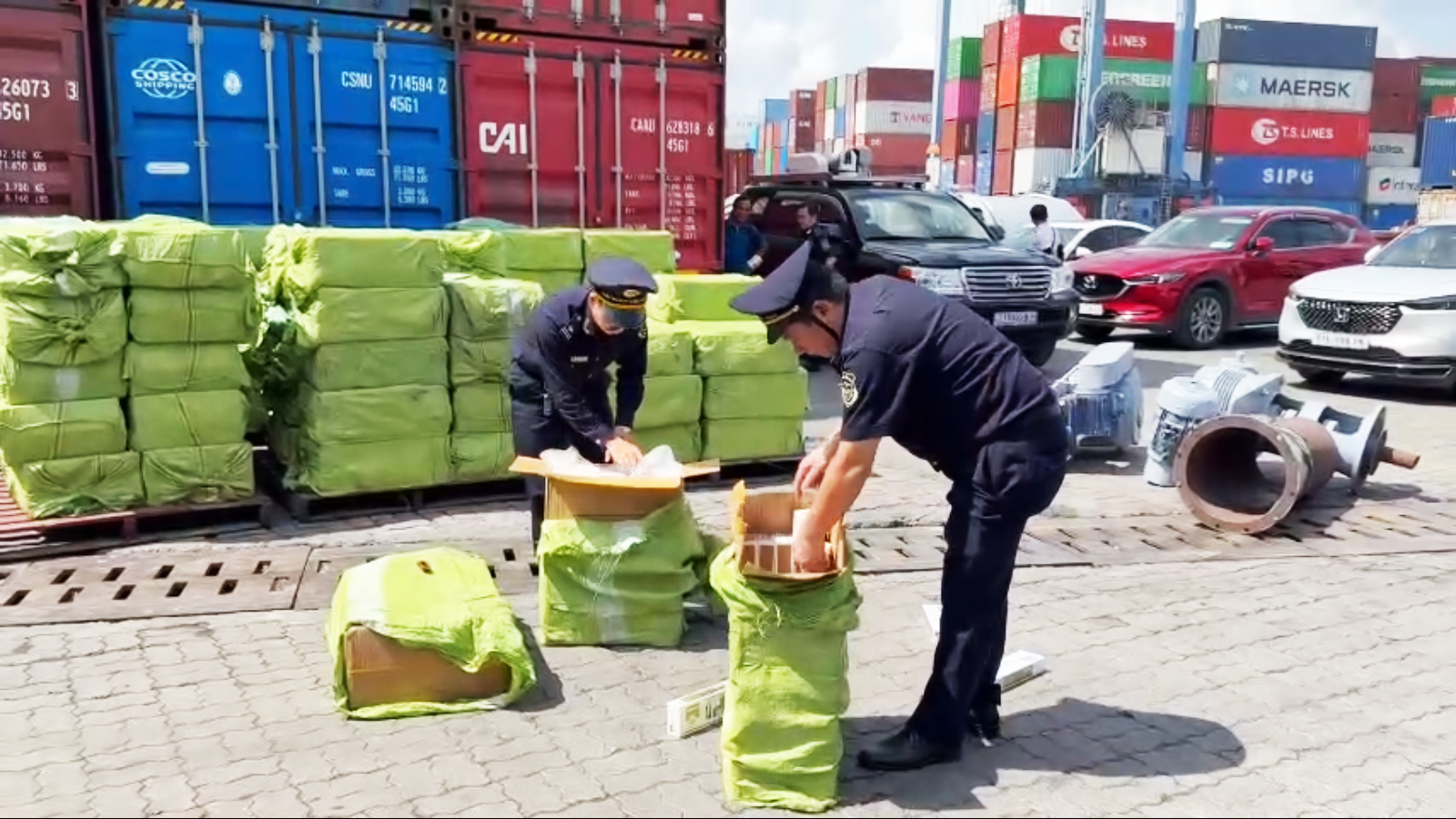 Bắt giữ 5kg ma t&uacute;y đ&aacute; giấu trong thớt gỗ qua s&acirc;n bay T&acirc;n Sơn Nhất- Ảnh 3.