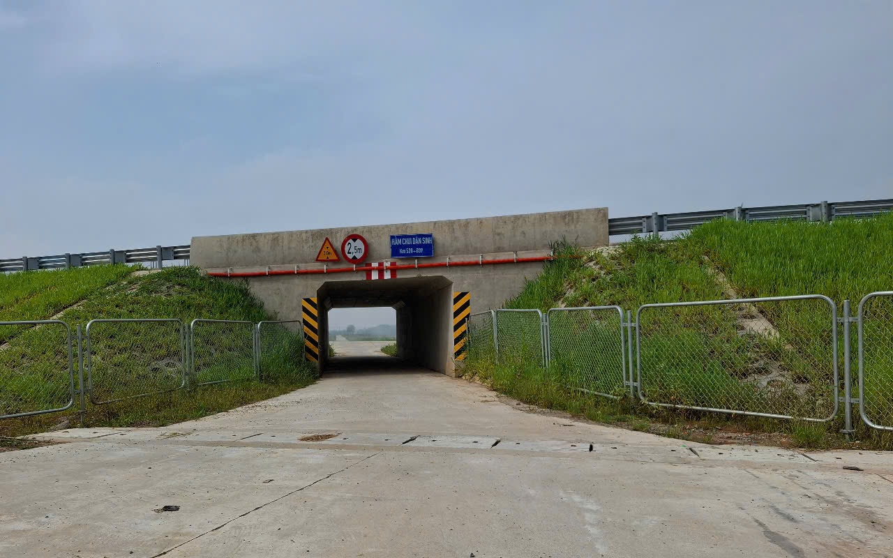 Khẩn trương khắc phục c&aacute;c tuyến đường xuống cấp do phục vụ dự &aacute;n cao tốc qua H&agrave; Tĩnh