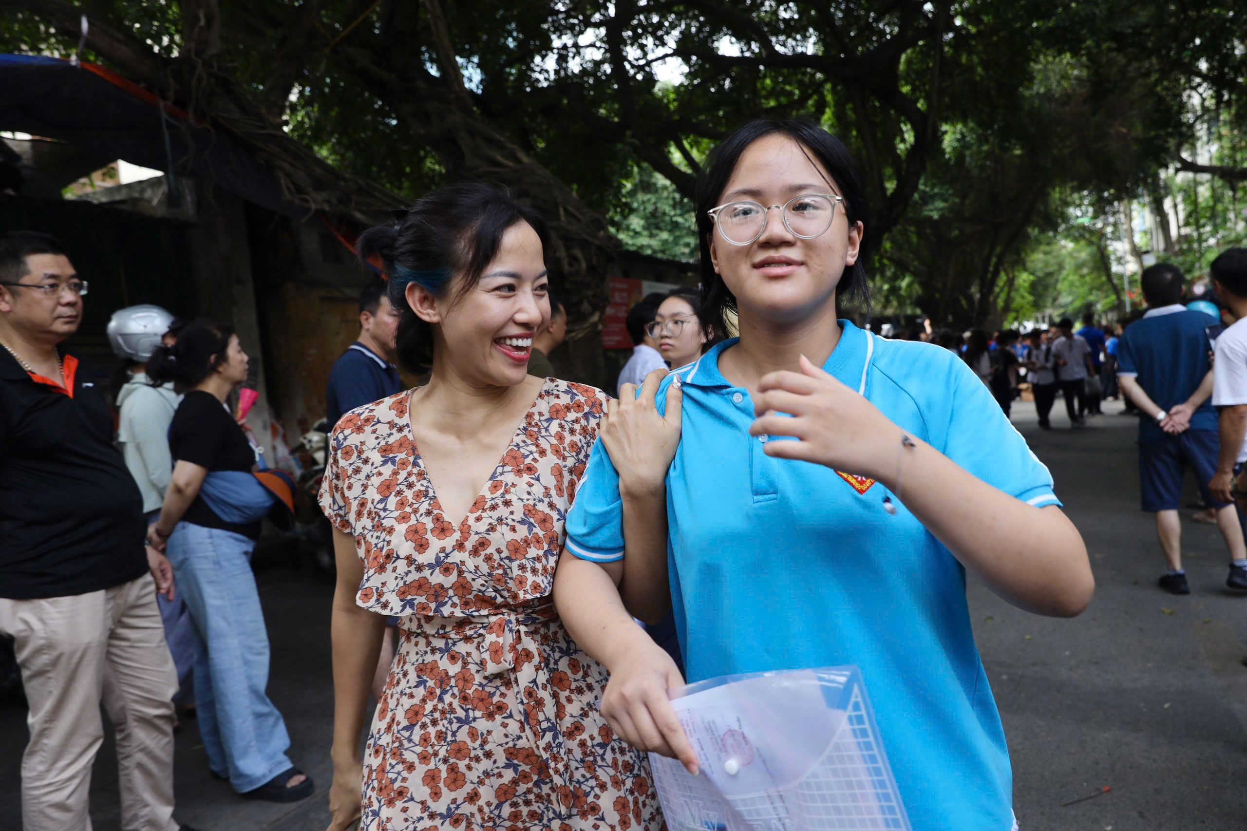 Th&iacute; sinh H&agrave; Nội "thở ph&agrave;o" sau b&agrave;i thi tiếng Anh v&agrave;o 10- Ảnh 2.