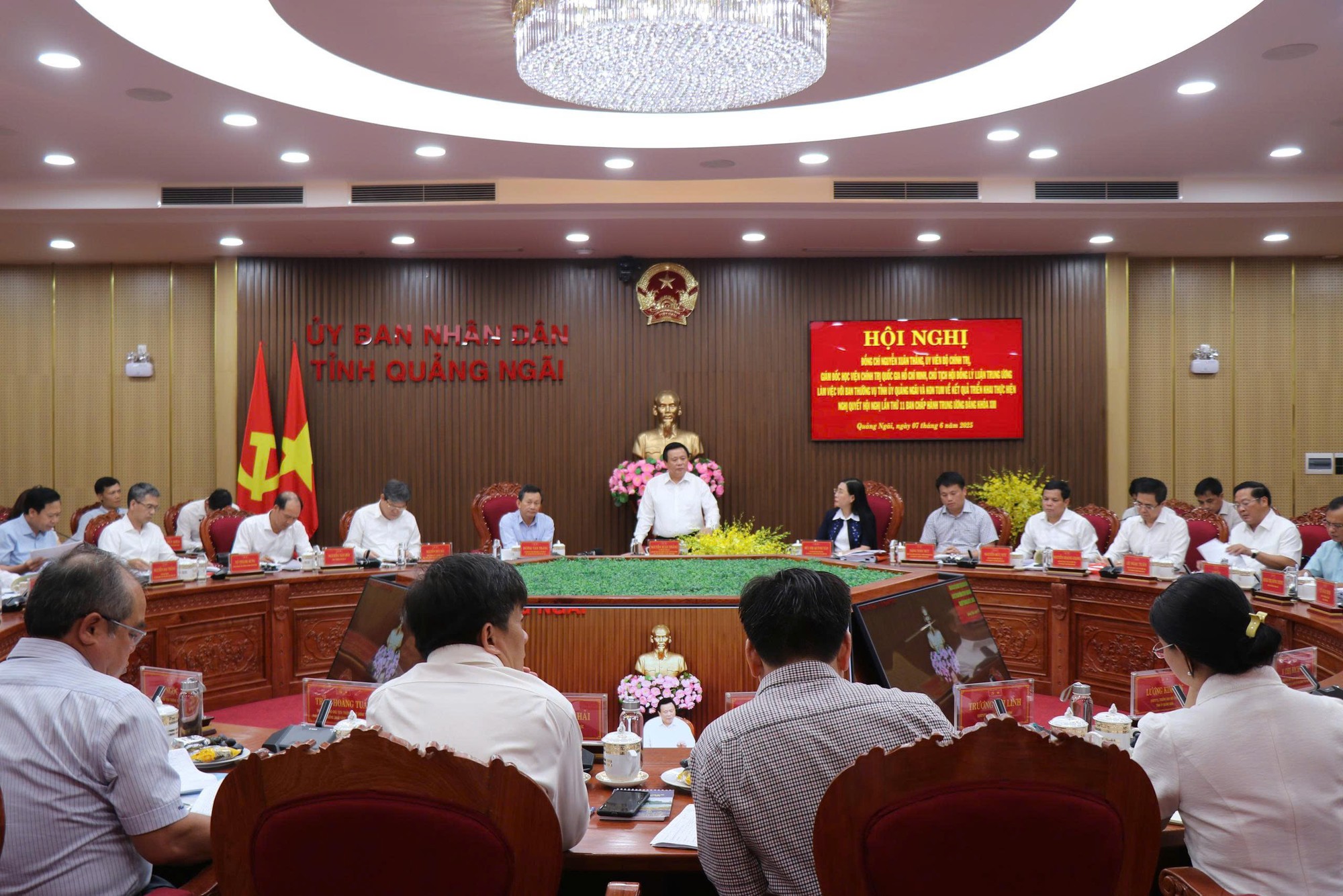 Quảng Ng&atilde;i, Kon Tum cần đảm bảo nơi ăn chốn ở, đi lại cho c&aacute;n bộ sau s&aacute;p nhập tỉnh- Ảnh 2.