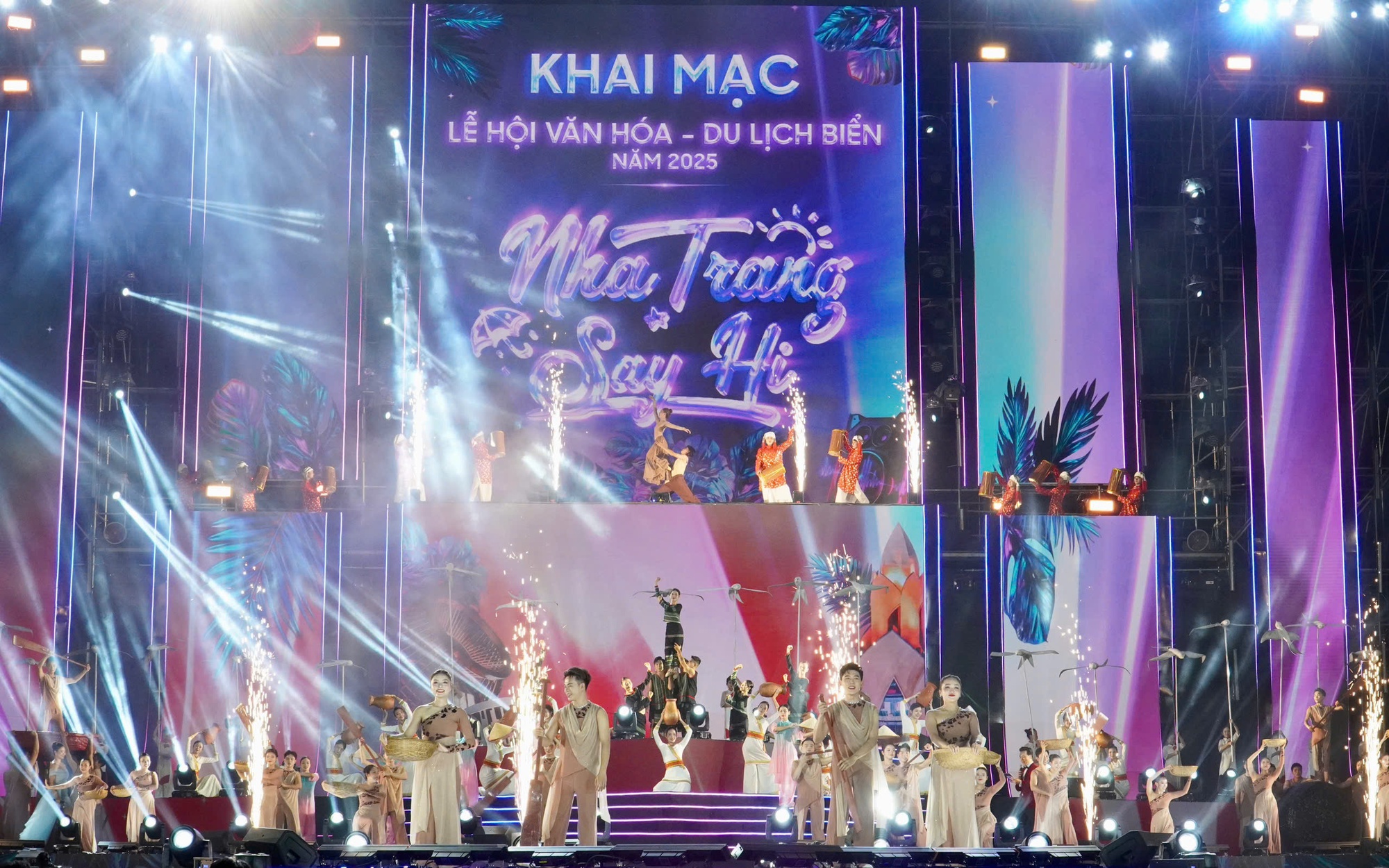 Nha Trang lần đầu tổ chức Giải đua xe thể thao và địa hình Victory Challenge 2025- Ảnh 3. Khánh Hòa khai mạc du lịch biển năm 2025 với đêm nhạc hội bùng nổ 'Nha Trang say Hi'