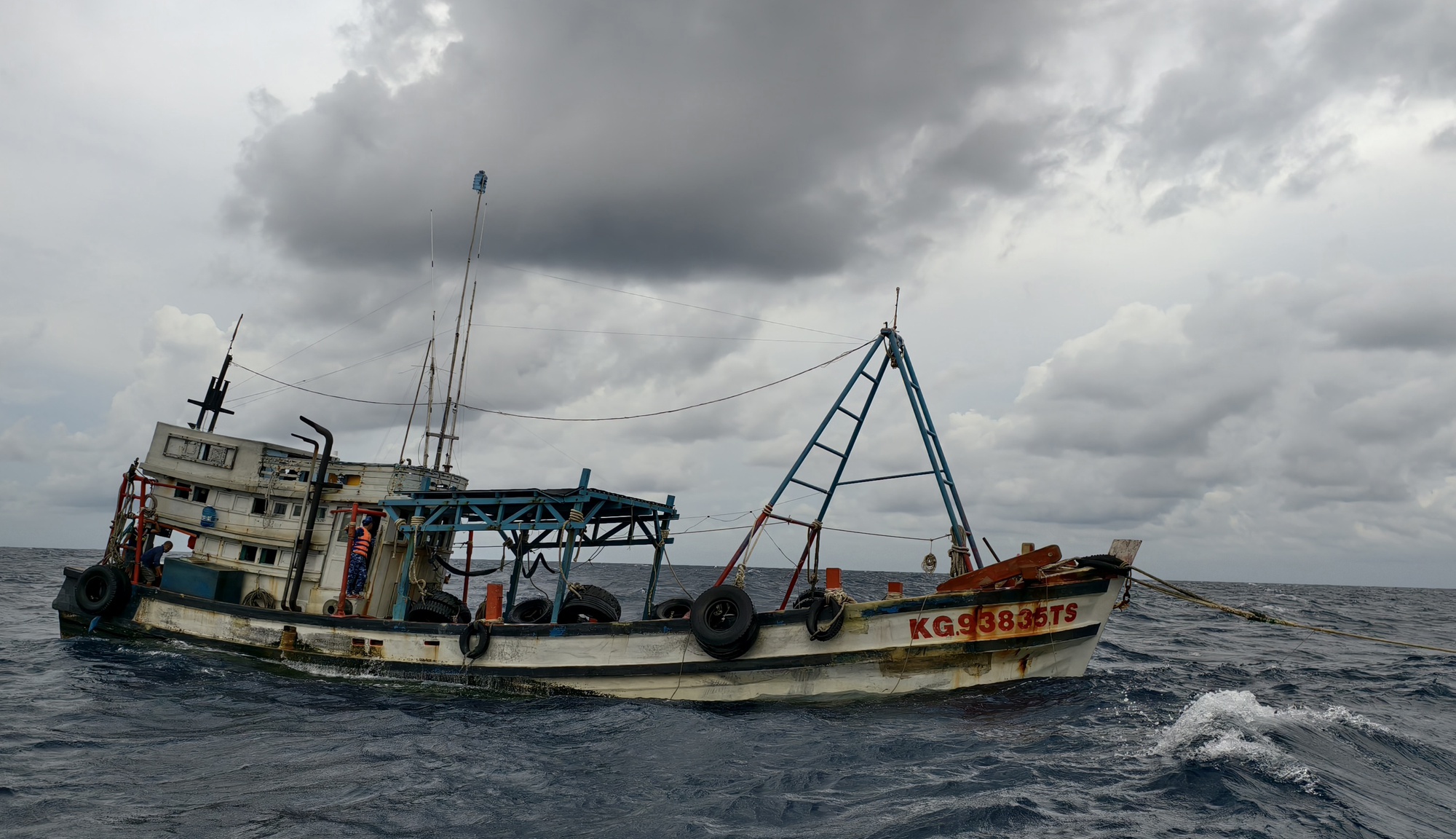 Bắt t&agrave;u c&aacute; chở 50.000 l&iacute;t dầu D.O tr&aacute;i ph&eacute;p tr&ecirc;n biển T&acirc;y Nam- Ảnh 1.