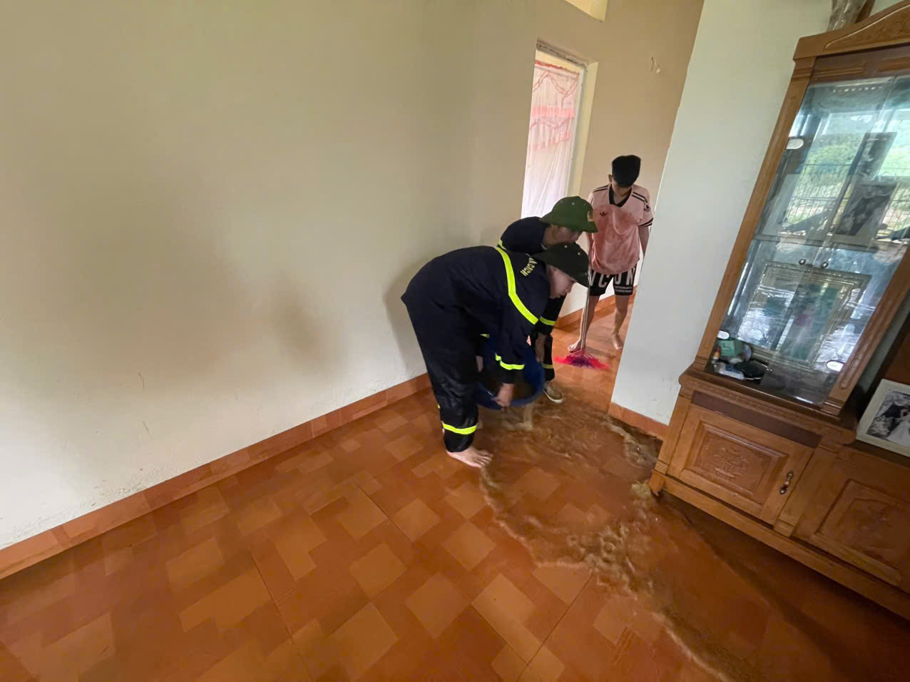 Người d&acirc;n v&ugrave;ng bị c&ocirc; lập do mưa lũ ở Lai Ch&acirc;u hiện ra sao?- Ảnh 6.