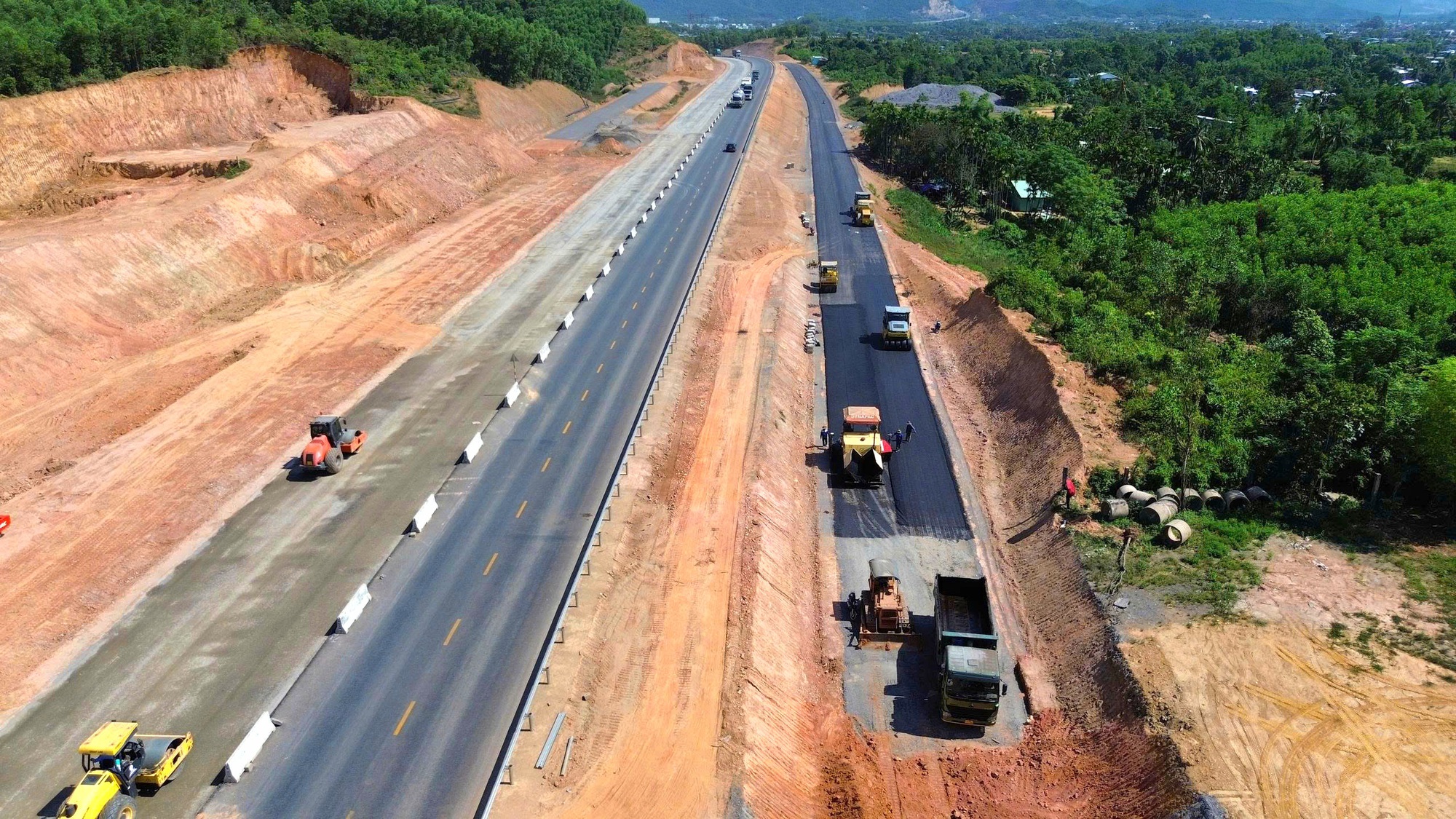 Chi bộ mạnh, đảng vi&ecirc;n ti&ecirc;n phong đưa cao tốc về đ&iacute;ch vượt tiến độ- Ảnh 1.