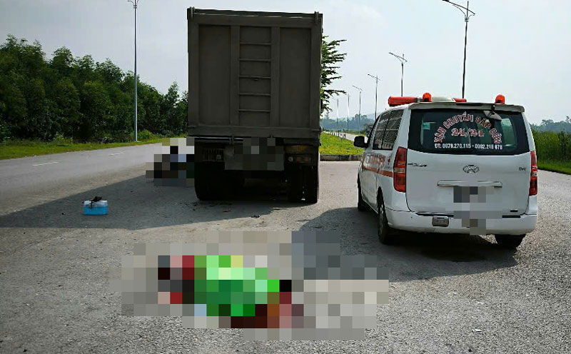 Hiện trường xảy ra vụ TNGT khiến người đ&agrave;n &ocirc;ng tử vong tại chỗ.