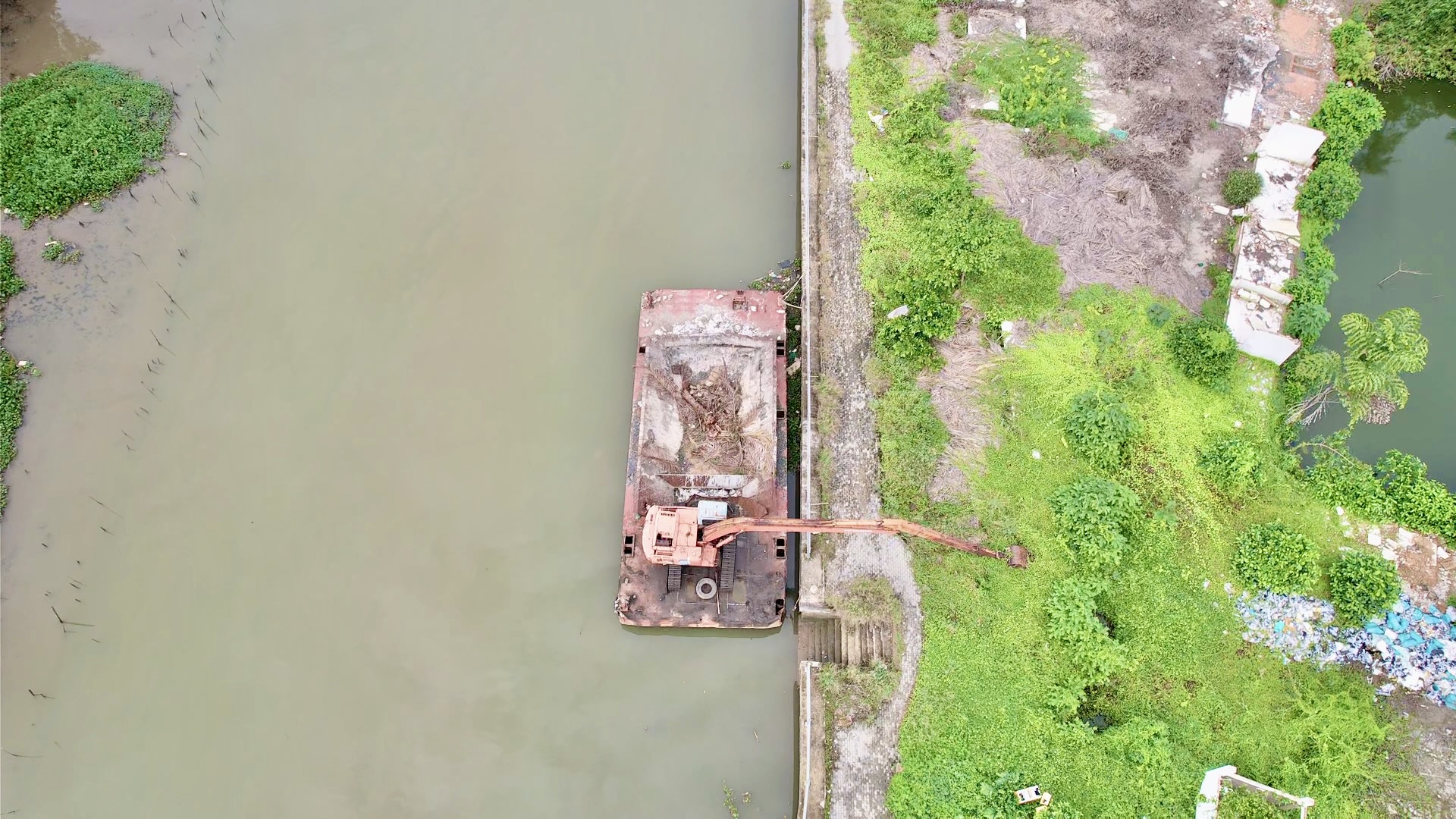 Dự án đường ven sông Cái ngổn ngang vì vướng mặt bằng- Ảnh 8. Dự án đường ven sông Cái ngổn ngang vì vướng mặt bằng- Ảnh 8.