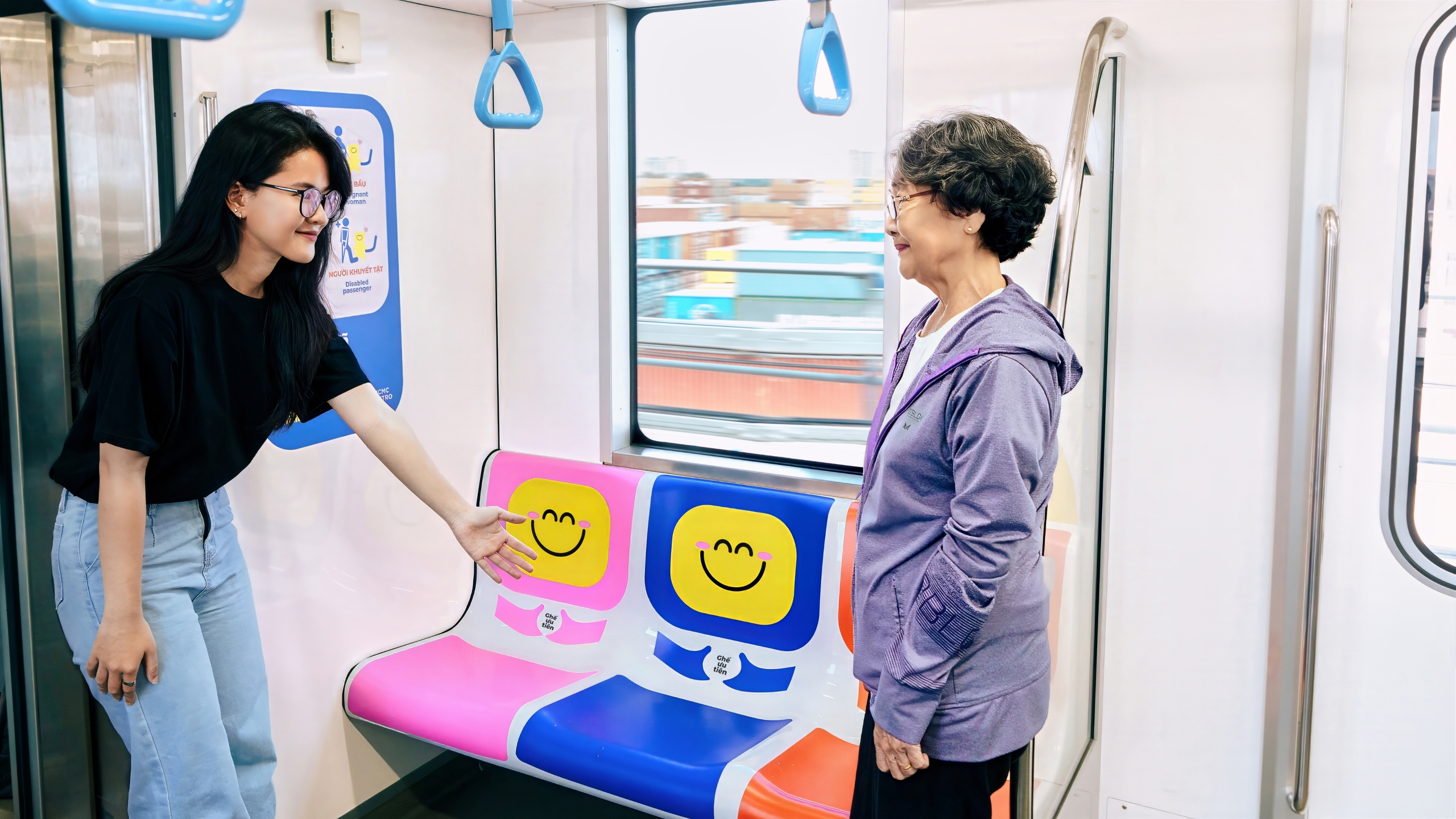 TP.HCM ph&aacute;t động "Văn h&oacute;a metro": Ghế ưu ti&ecirc;n đổi m&agrave;u, lan tỏa sự tử tế- Ảnh 1.