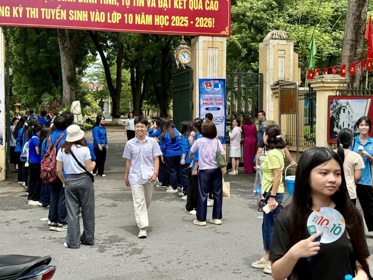 Gần 13.100 th&iacute; sinh H&agrave; Nội tiếp tục thi v&agrave;o lớp 10 chuy&ecirc;n- Ảnh 4.
