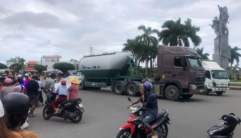 Hiện trường vụ tai nạn khiến người phụ nữ tử vong tại chỗ.