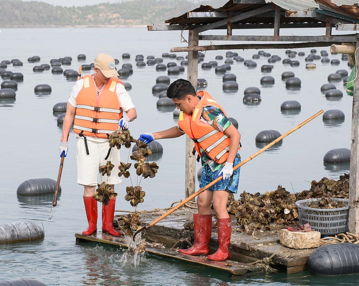 S.T Sơn Thạch lần đầu làm bố chăm sóc 5 con trong Bố ơi mình đi đâu thế?- Ảnh 9. S.T Sơn Thạch lần đầu làm bố chăm sóc 5 con trong Bố ơi mình đi đâu thế?- Ảnh 9.