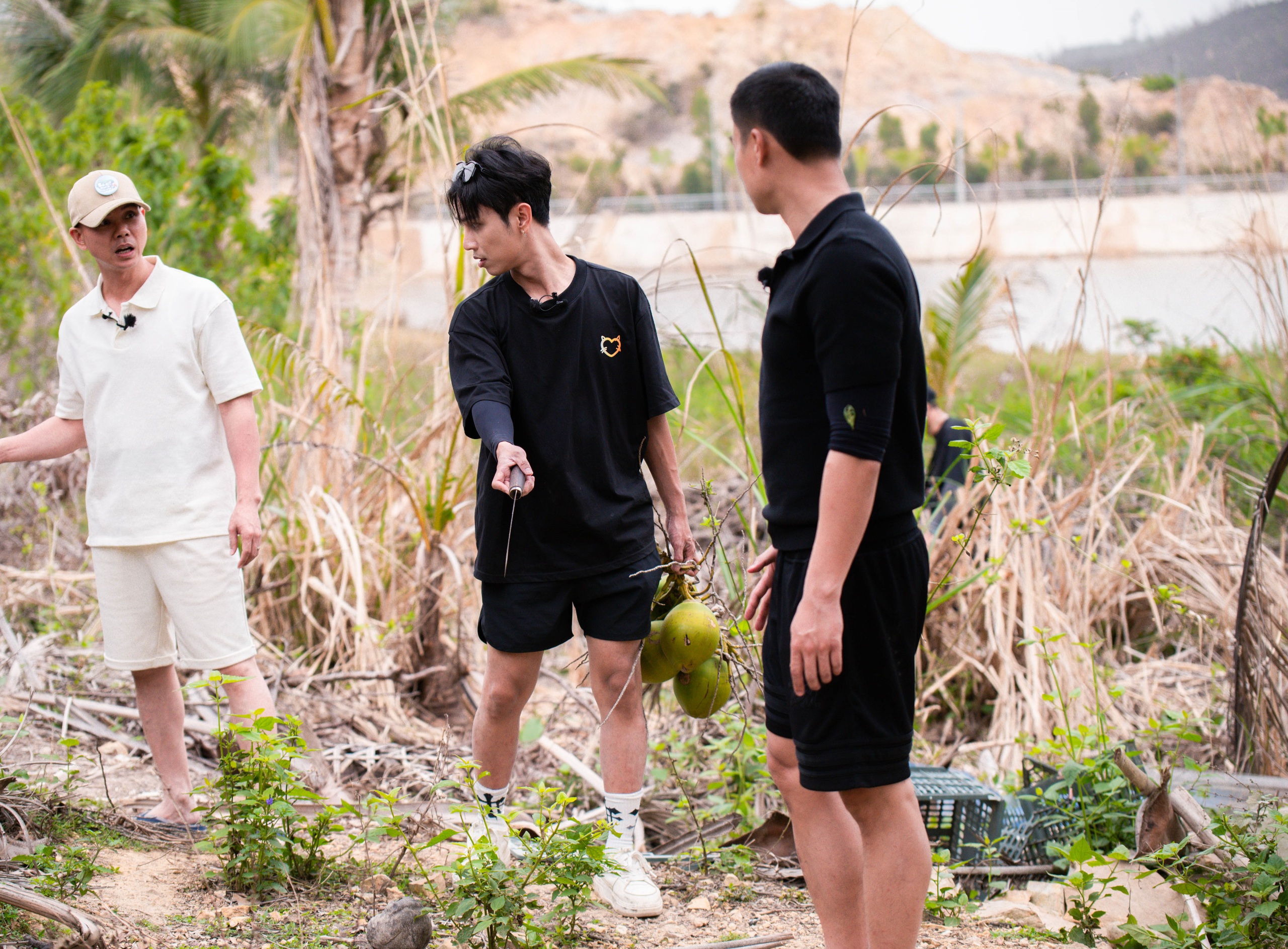 S.T Sơn Thạch lần đầu làm bố chăm sóc 5 con trong Bố ơi mình đi đâu thế?- Ảnh 13. S.T Sơn Thạch lần đầu làm bố chăm sóc 5 con trong Bố ơi mình đi đâu thế?- Ảnh 13.