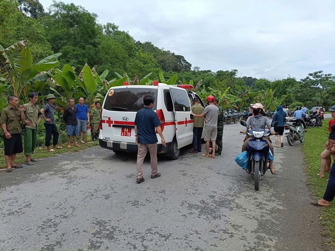 Bắc Kạn: Một phụ nữ bị nước lũ cuốn tr&ocirc;i khi qua cầu tr&agrave;n ở huyện P&aacute;c Nặm- Ảnh 2.