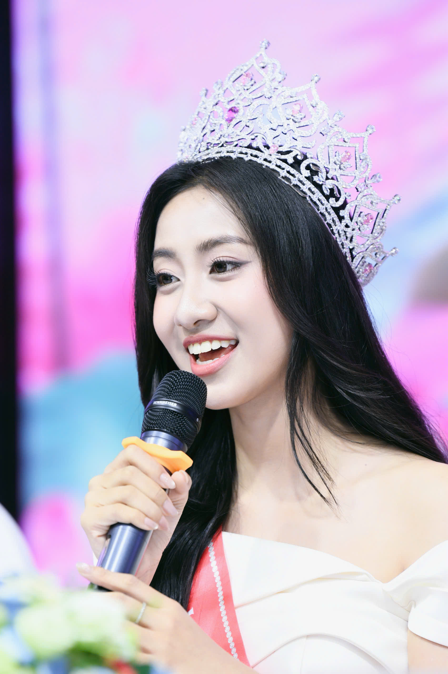 Tân Hoa hậu Việt Nam 2024 Hà Trúc Linh sẽ hành động ra sao trong nhiệm kỳ của mình?- Ảnh 6. Tân Hoa hậu Việt Nam 2024 Hà Trúc Linh sẽ hành động ra sao trong nhiệm kỳ của mình?- Ảnh 6.