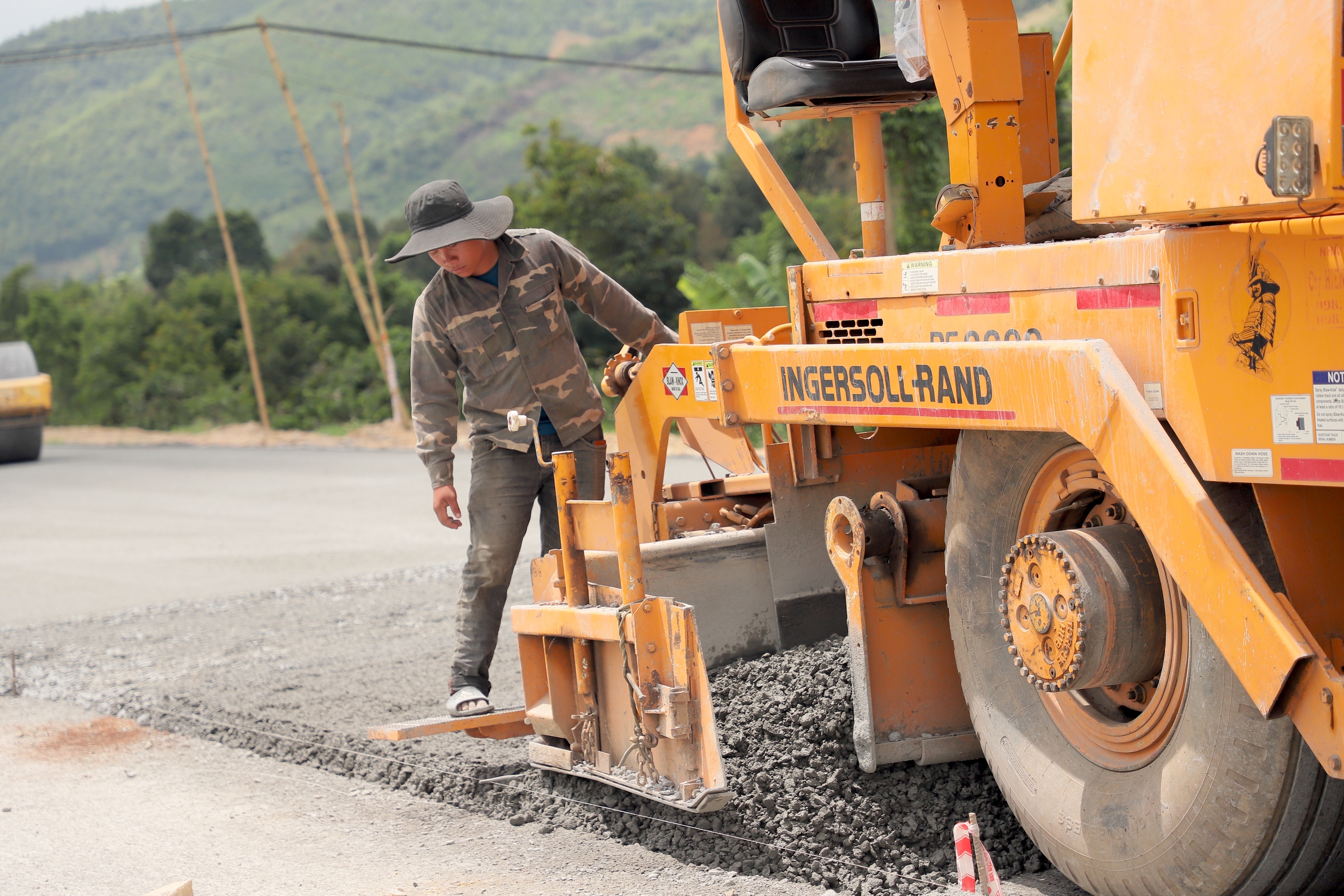 Cao tốc Kh&aacute;nh H&ograve;a - Bu&ocirc;n Ma Thuột: Bắt đầu thi c&ocirc;ng hệ thống ATGT, nỗ lực về đ&iacute;ch đ&uacute;ng hẹn- Ảnh 10.