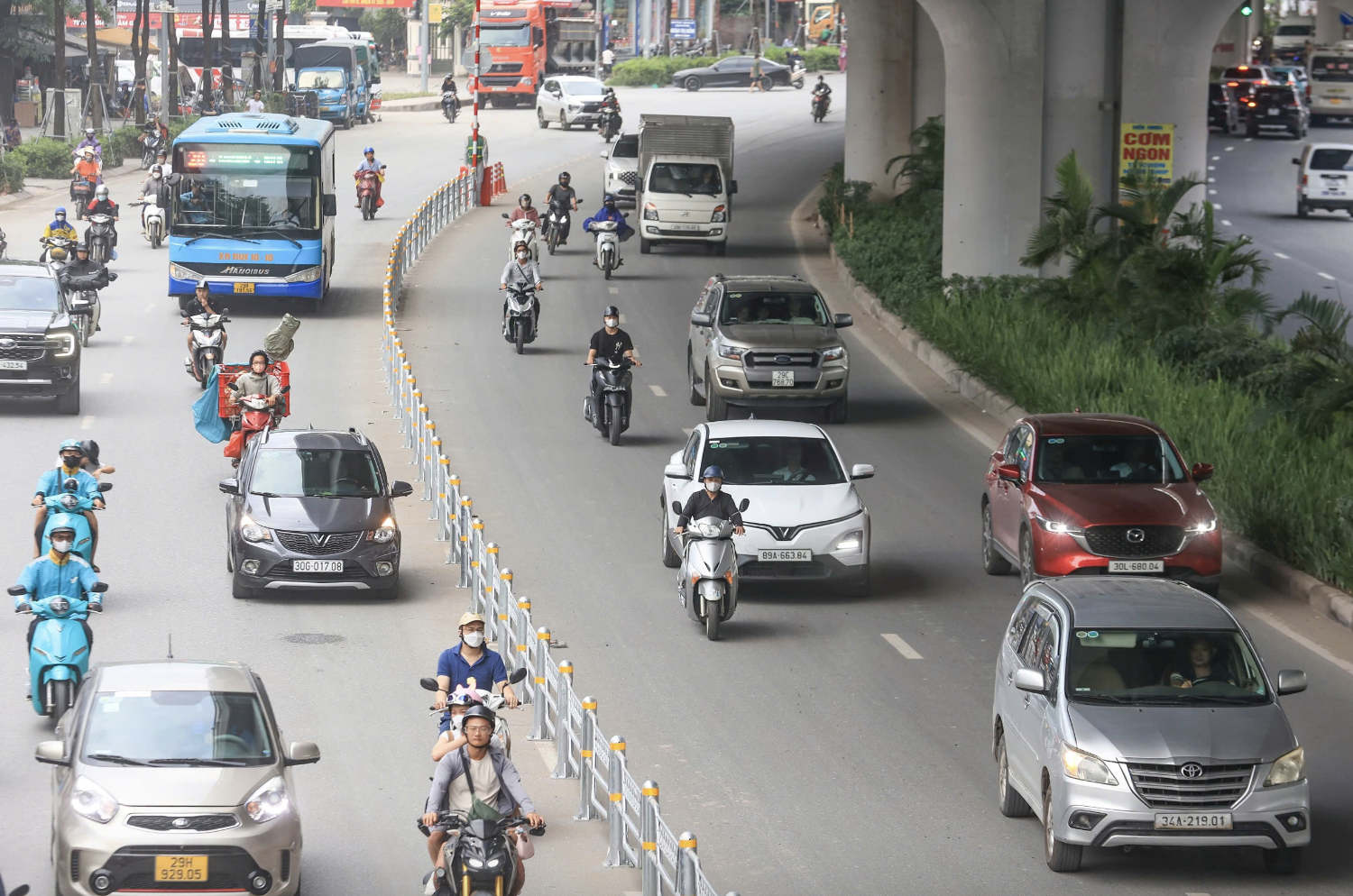 Đề xuất l&ugrave;i thời gian &aacute;p ti&ecirc;u chuẩn kh&iacute; thải mức cao xe &ocirc; t&ocirc; lưu h&agrave;nh ở H&agrave; Nội v&agrave; TP.HCM- Ảnh 1.
