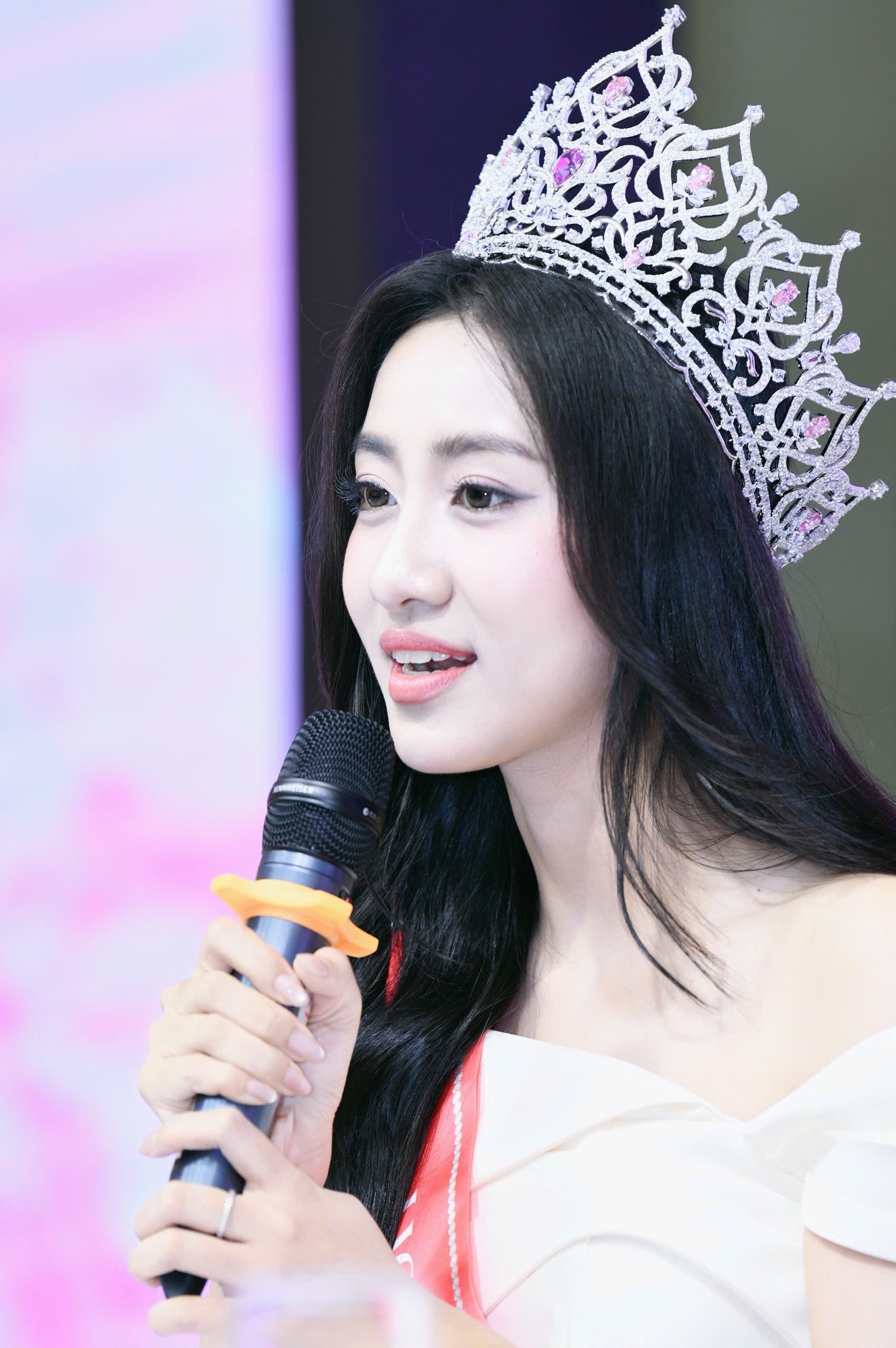 Tân Hoa hậu Việt Nam 2024 Hà Trúc Linh sẽ hành động ra sao trong nhiệm kỳ của mình?- Ảnh 2. Tân Hoa hậu Việt Nam 2024 Hà Trúc Linh sẽ hành động ra sao trong nhiệm kỳ của mình?- Ảnh 2.