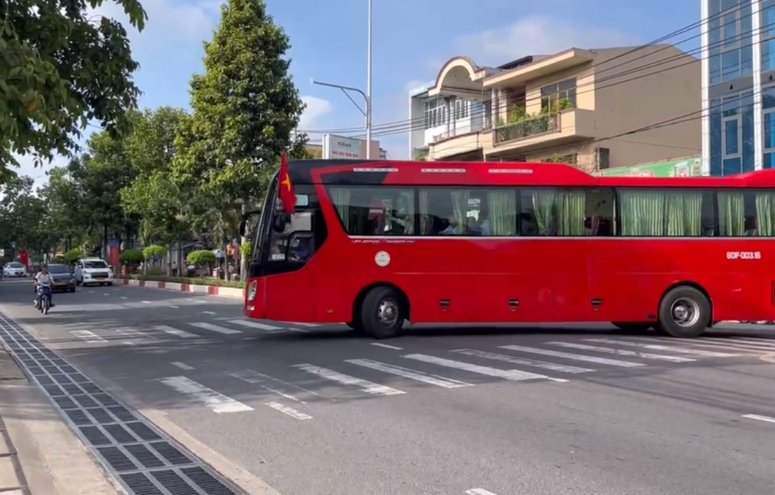 H&agrave;ng trăm c&aacute;n bộ vượt hơn 100km đến Đồng Nai l&agrave;m việc trong ng&agrave;y đầu s&aacute;p nhập- Ảnh 1.