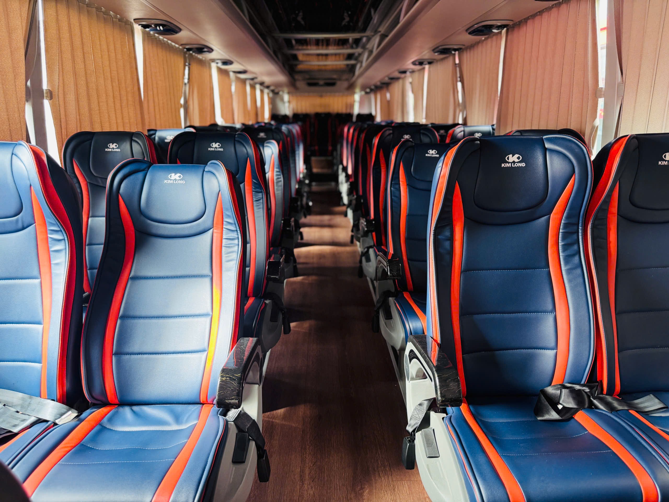 Nhu cầu sử dụng xe đưa đón cán bộ ở TP.HCM tăng vọt- Ảnh 3. Nhu cầu sử dụng xe đưa đón cán bộ ở TP.HCM tăng vọt- Ảnh 3.